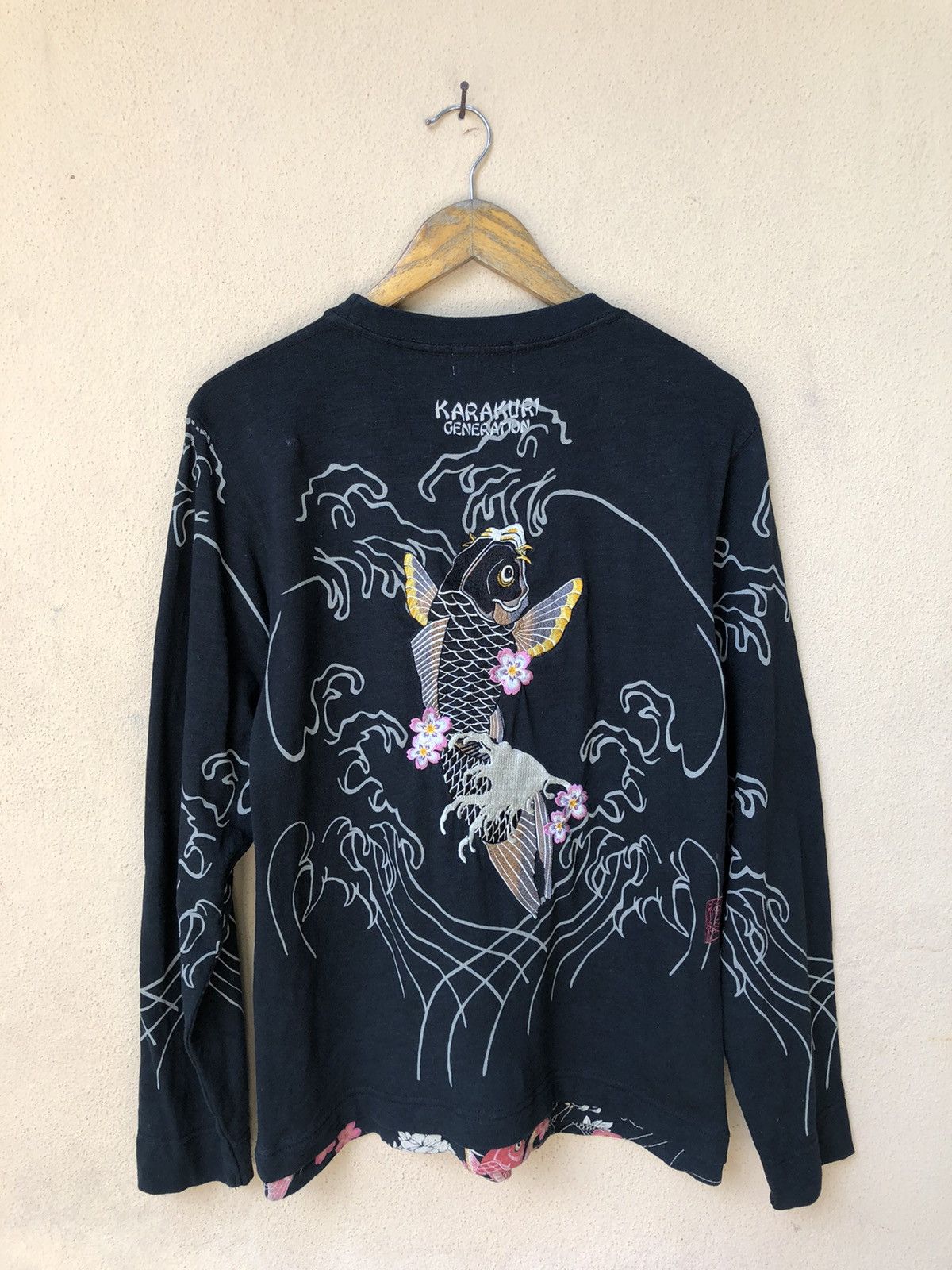 Japanese Brand Rare 3pockets Karakuri Koi Fish Overprint Long Sleeve Size US M / EU 48-50 / 2 - 1 Thumbnail