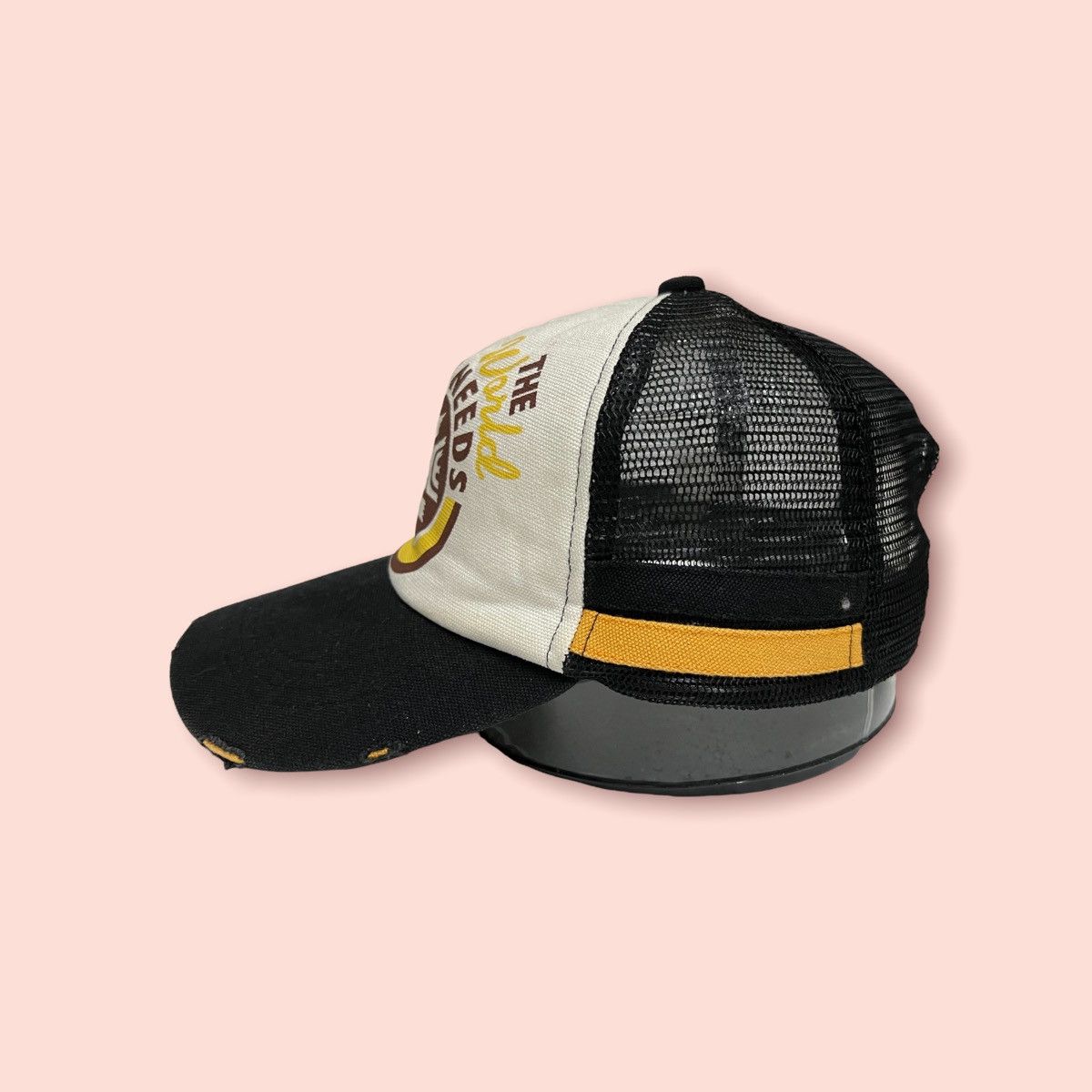 Vintage VINTAGE THE WORLD NEED FACE DISTRESSED TRUCKER SNAPBACK Size ONE SIZE - 4 Thumbnail