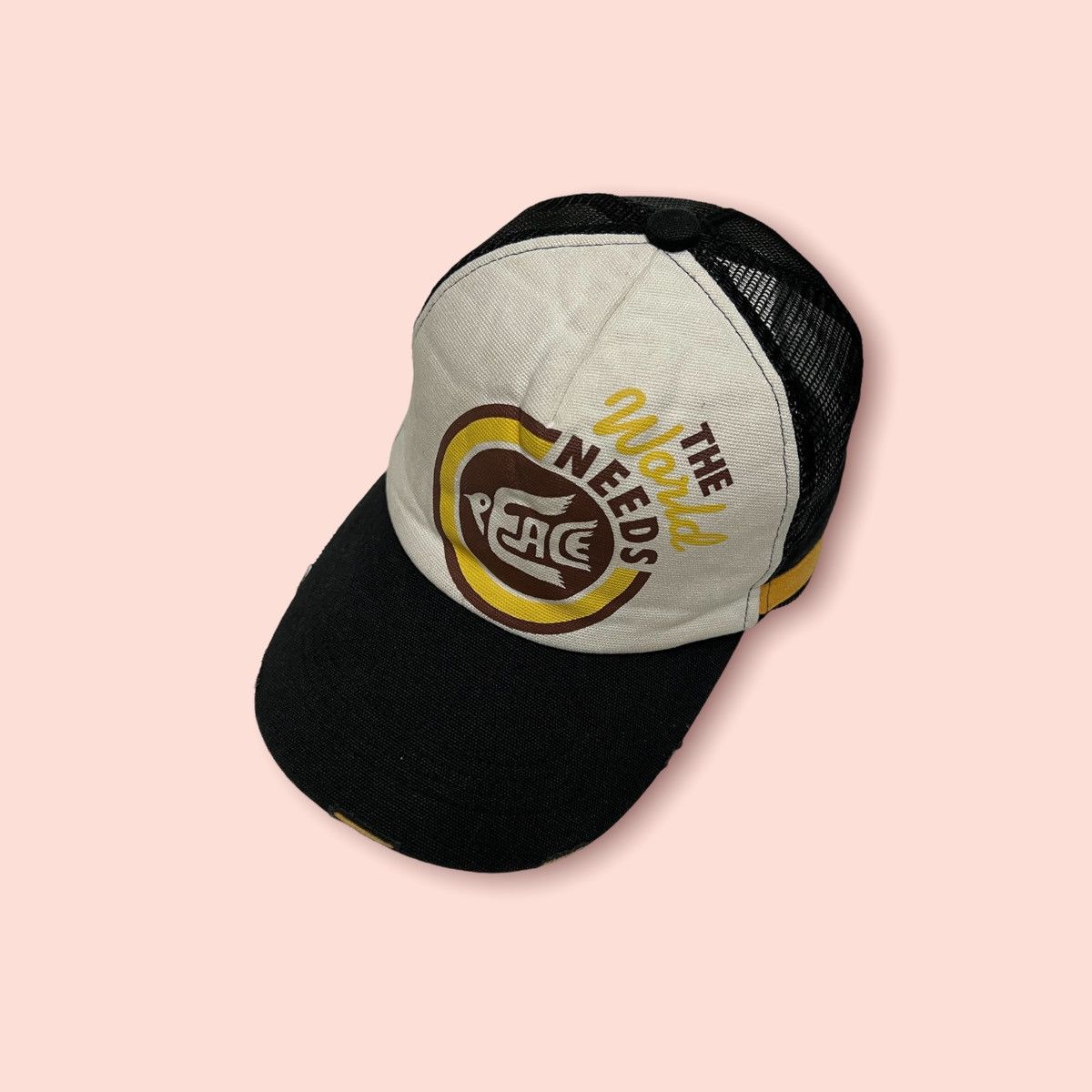 Vintage VINTAGE THE WORLD NEED FACE DISTRESSED TRUCKER SNAPBACK Size ONE SIZE - 1 Thumbnail