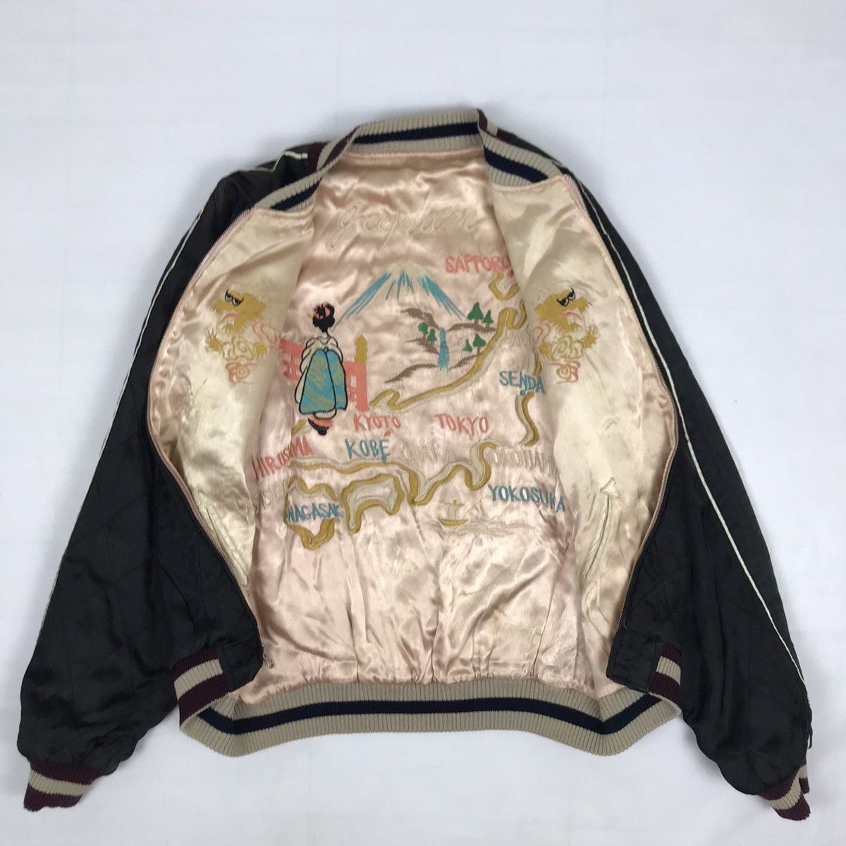 Vintage Vintage Japanese Souvenir Sukajan Rayon Reversible Jacket Size US L / EU 52-54 / 3 - 7 Thumbnail