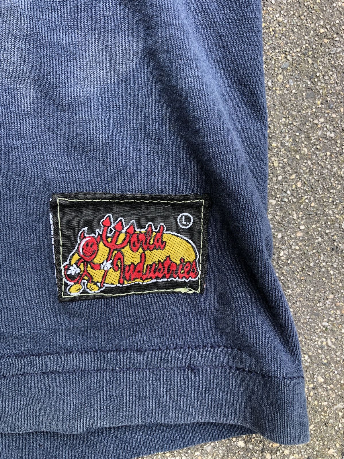 Vintage Vintage 90s world industries sun faded reflective tee Size US L / EU 52-54 / 3 - 2 Thumbnail