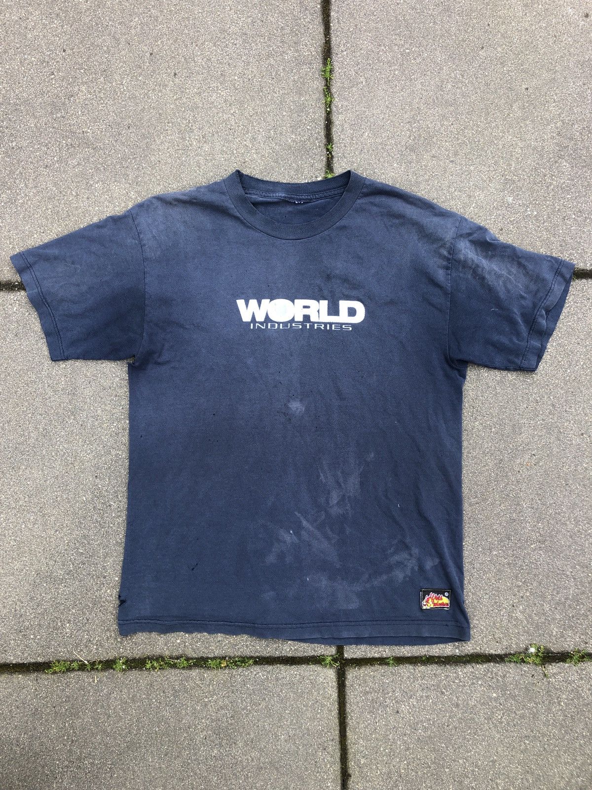 Vintage Vintage 90s world industries sun faded reflective tee Size US L / EU 52-54 / 3 - 1 Thumbnail