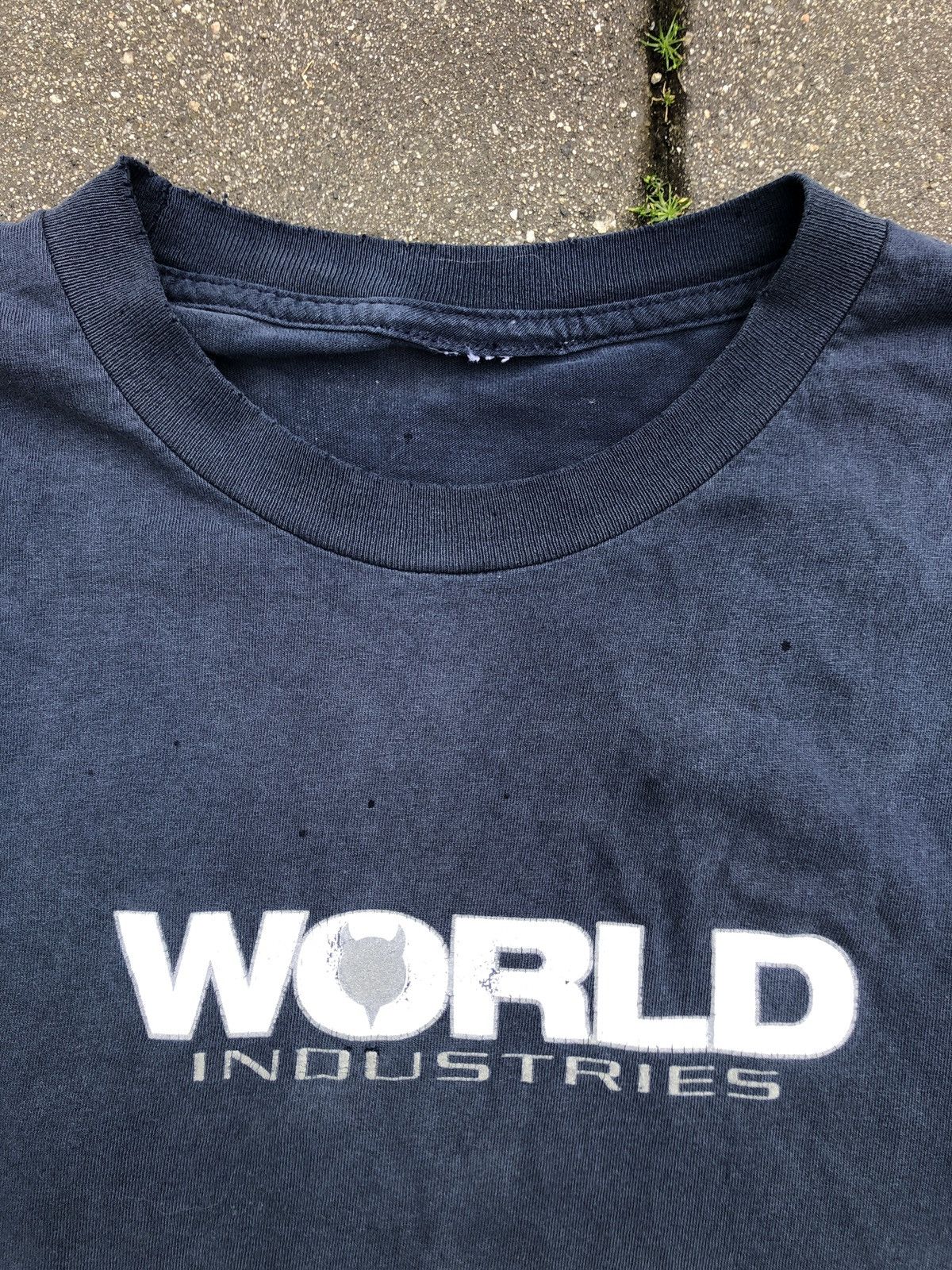 Vintage Vintage 90s world industries sun faded reflective tee Size US L / EU 52-54 / 3 - 4 Thumbnail