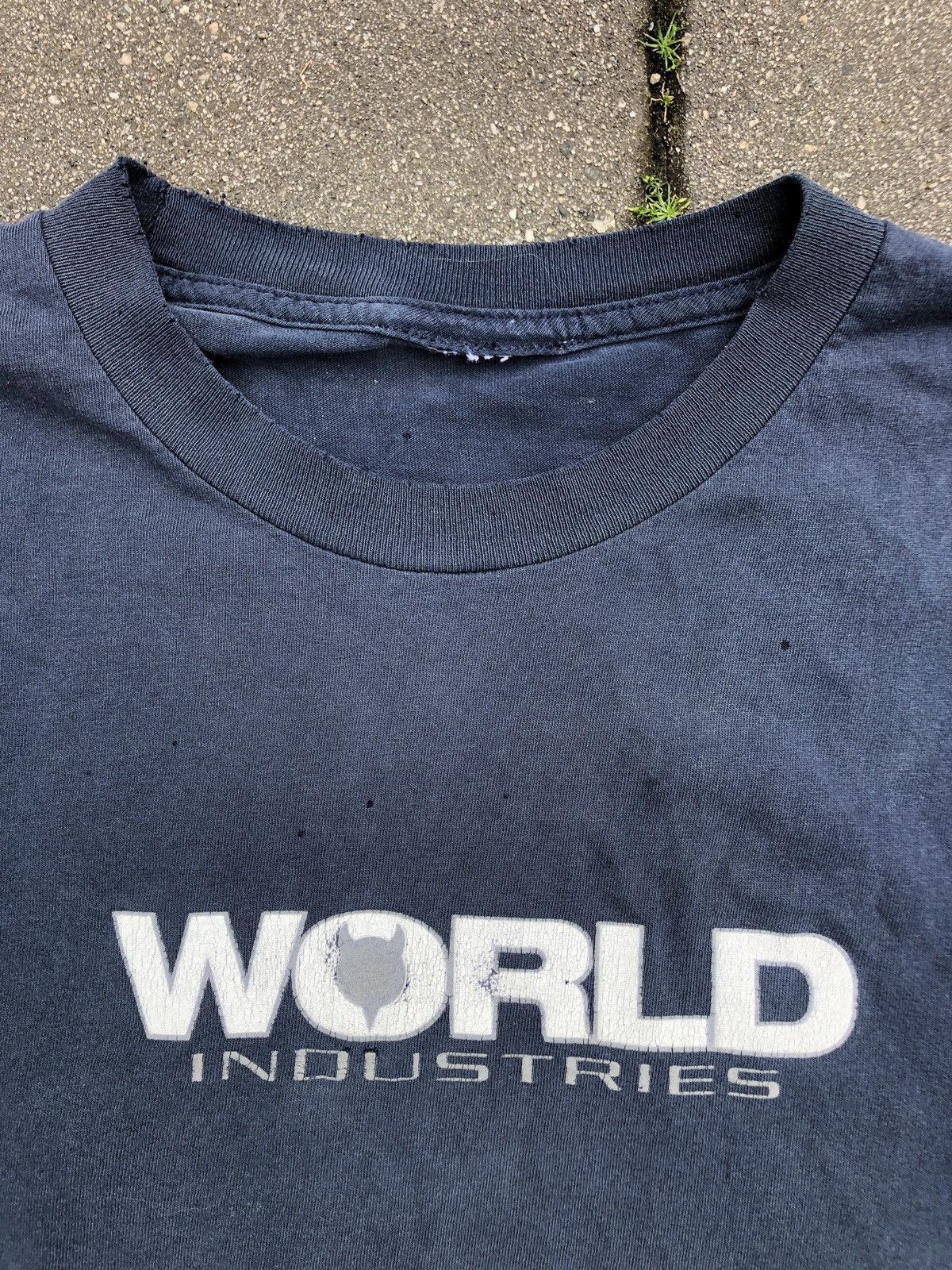 Vintage Vintage 90s world industries sun faded reflective tee Size US L / EU 52-54 / 3 - 7 Thumbnail