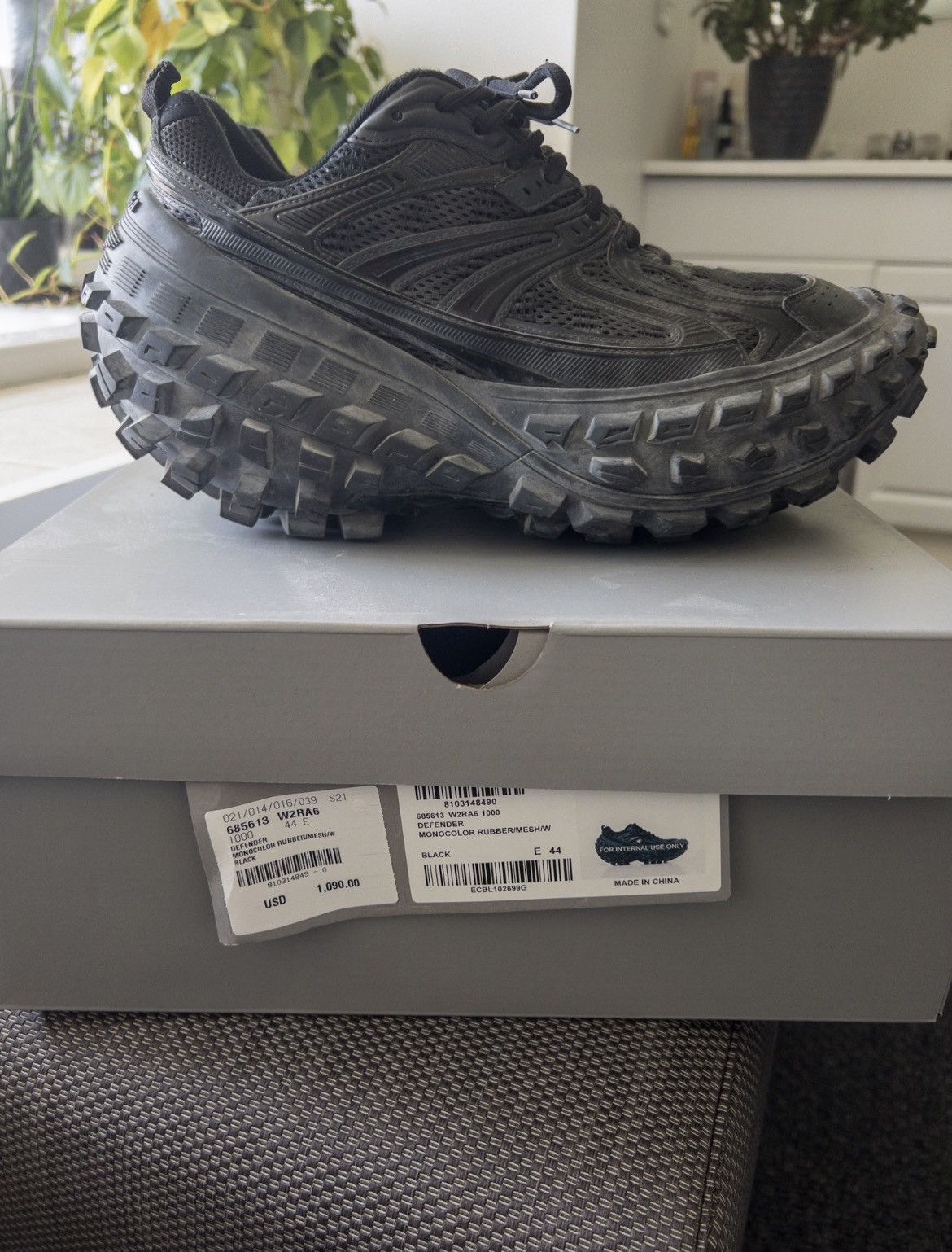 BALENCIAGA DEFENDER size 44-