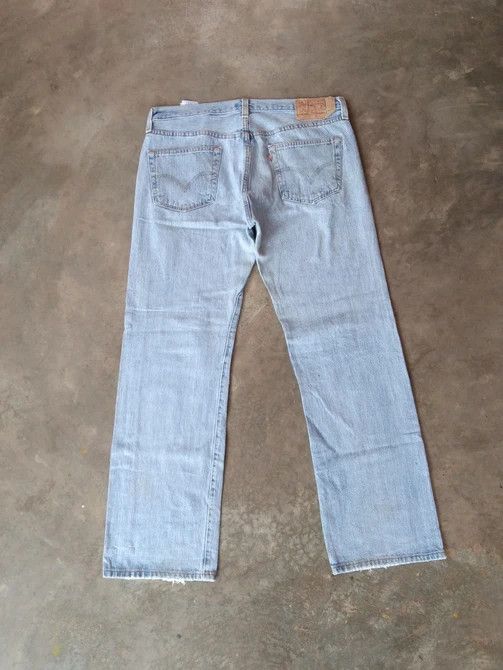 Levi's Vintage Levi's 501 Light Wash Straight Leg Jeans 36x31 Size US 36 / EU 52 - 2 Thumbnail