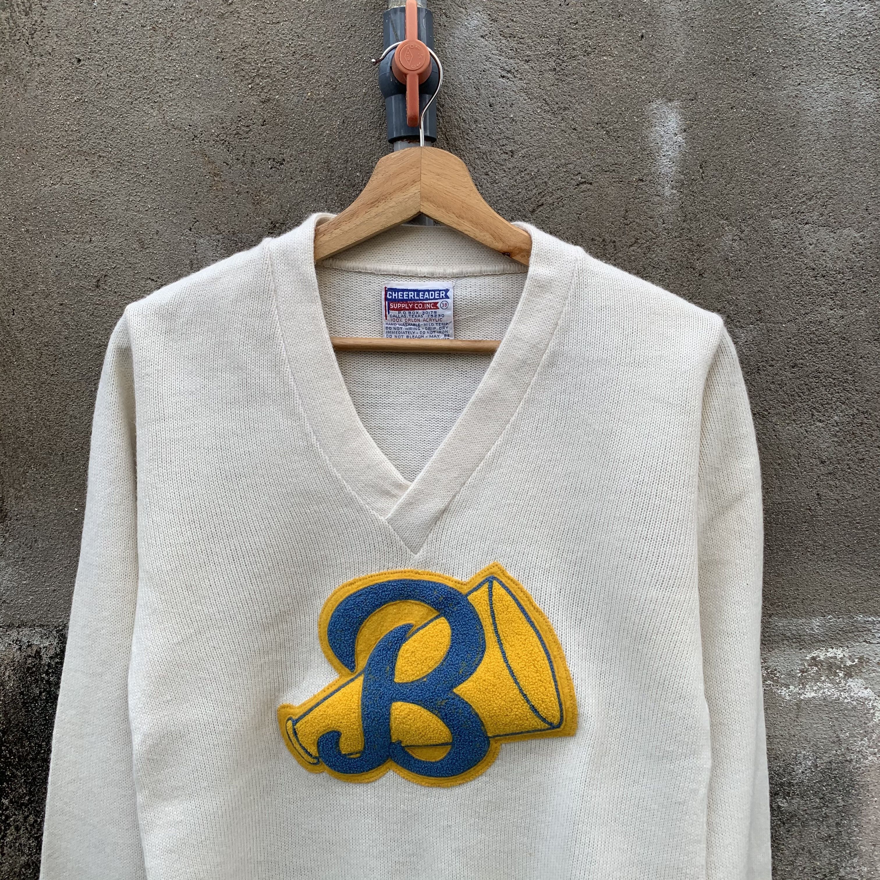 Aran Isles Knitwear STEALS 💥 Vintage Cheerleader Knit V Neck VERY RARE Sweater Size US S / EU 44-46 / 1 - 2 Thumbnail