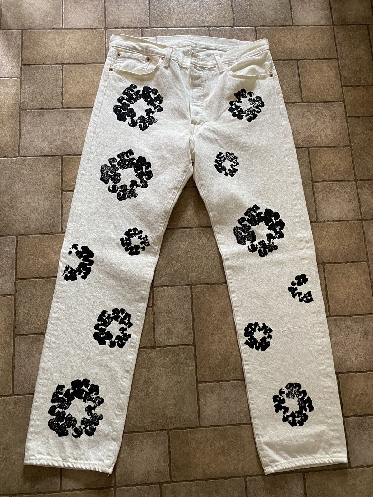 DENIM TEARS × Levi's Denim Tears x Levis Cotton Wreath Jeans White Wash Size US 36 / EU 52 - 1 Thumbnail