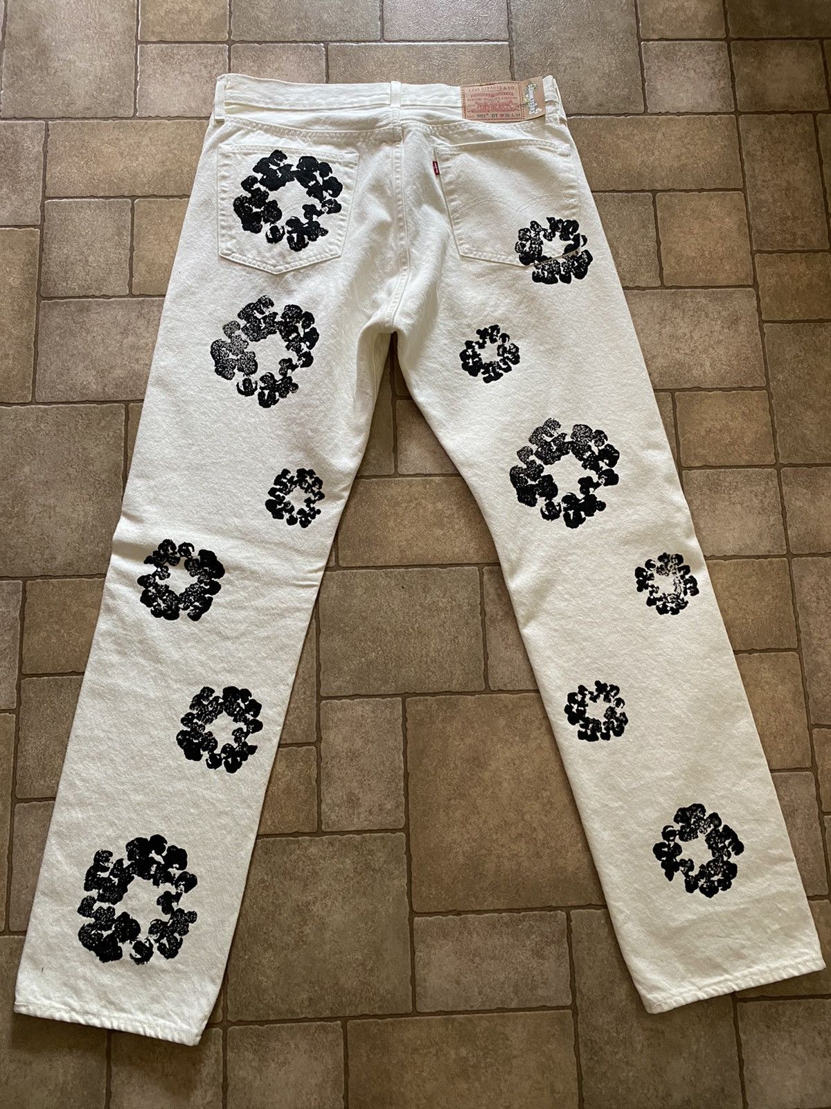 DENIM TEARS × Levi's Denim Tears x Levis Cotton Wreath Jeans White Wash Size US 36 / EU 52 - 2 Thumbnail