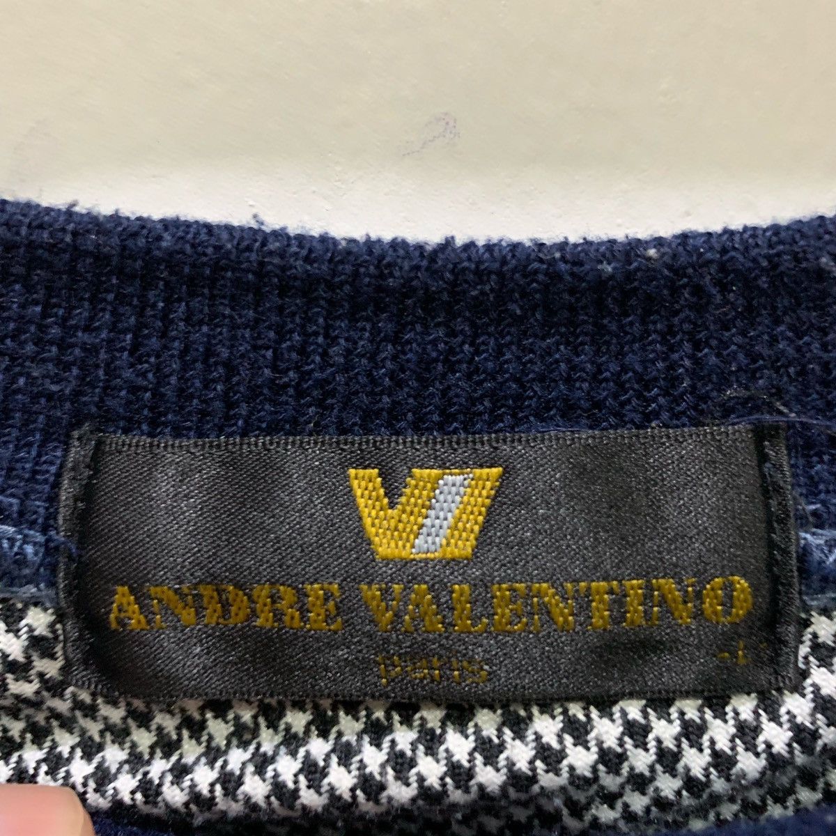 Japanese Brand × Vintage ANDRE VALENTINO PARIS Sweatshirts Size L Size US L / EU 52-54 / 3 - 4 Thumbnail