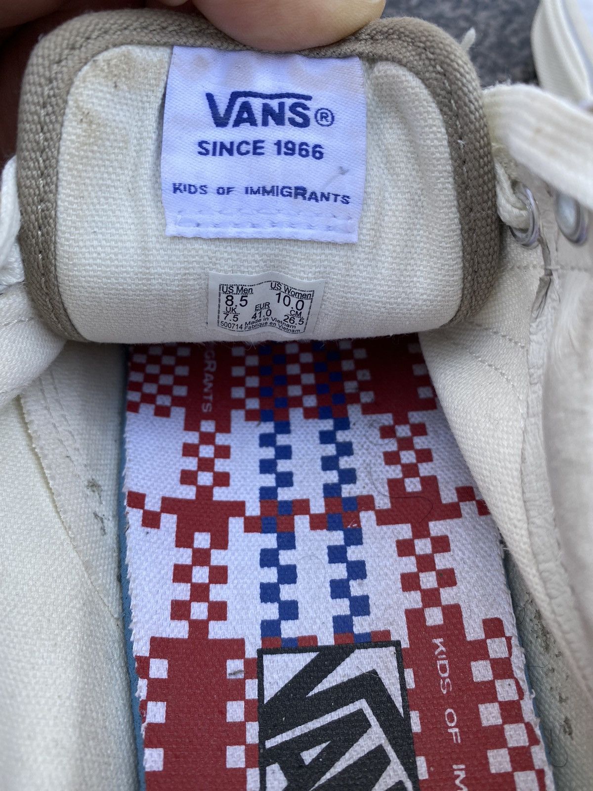 Vans Vans Old Skool 36 DX Kids of Immigrants Size US 8.5 / EU 41-42 - 12 Thumbnail