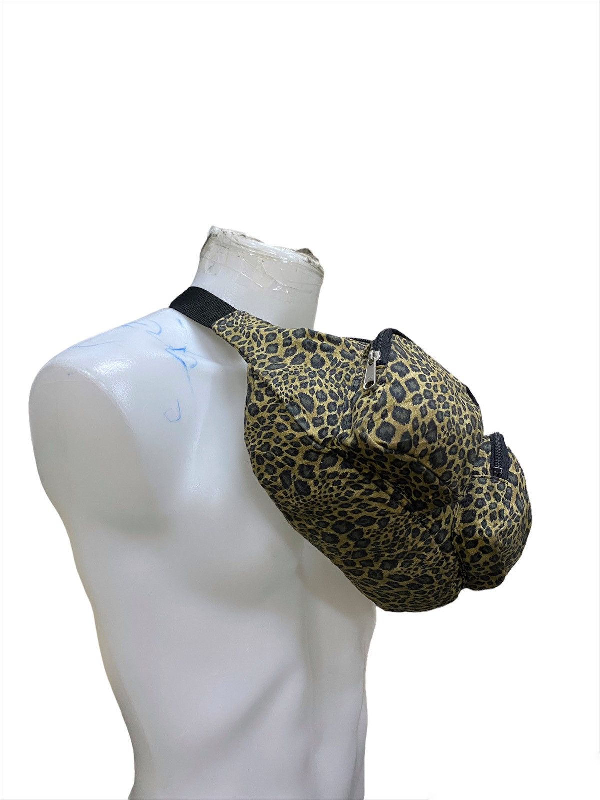 Designer × Japanese Brand Rare crossbody bag leopard nice design Size ONE SIZE - 3 Thumbnail