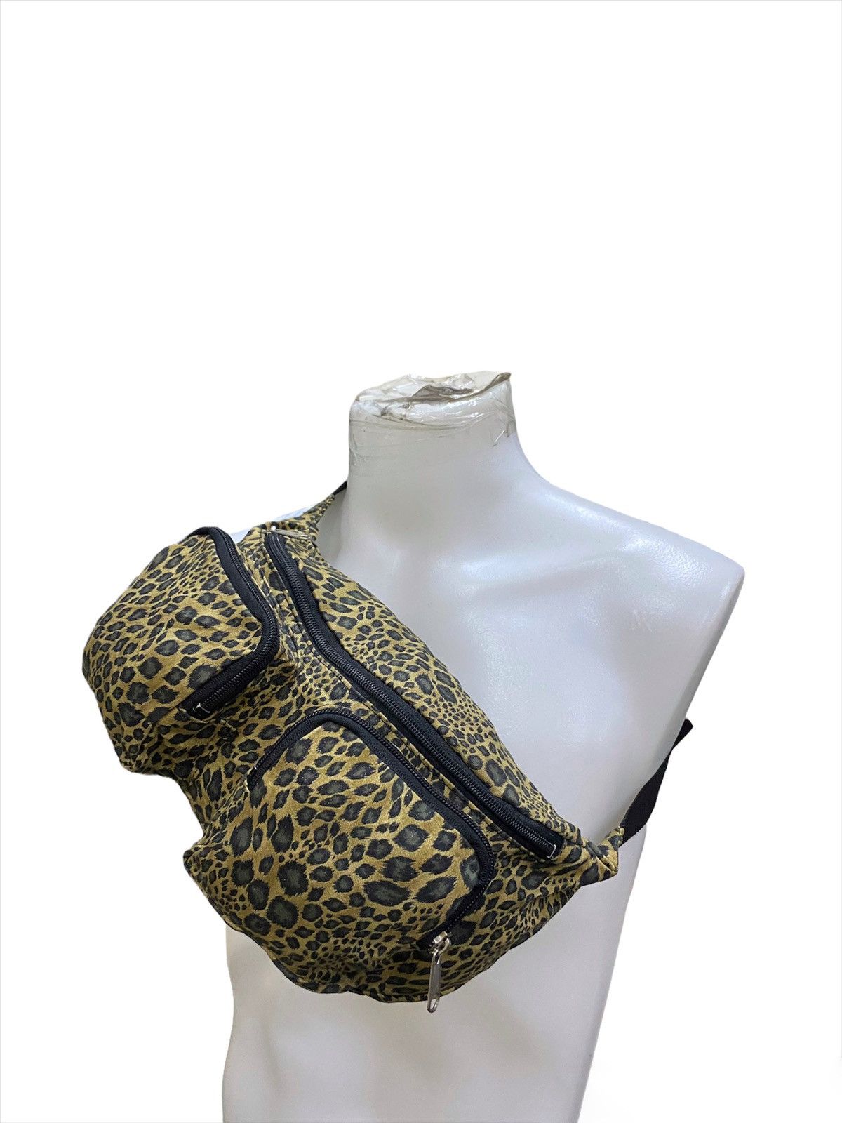 Designer × Japanese Brand Rare crossbody bag leopard nice design Size ONE SIZE - 1 Thumbnail