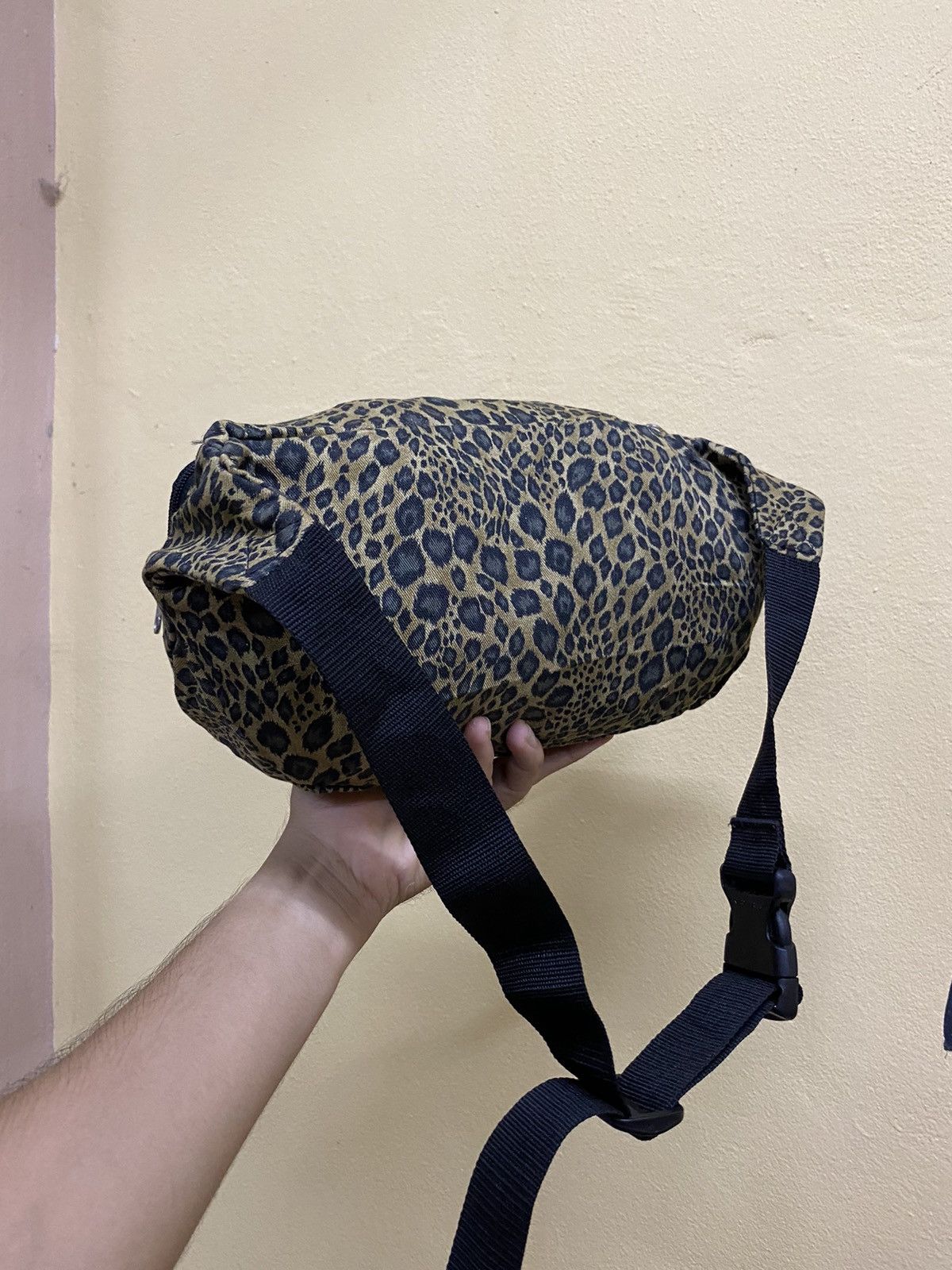 Designer × Japanese Brand Rare crossbody bag leopard nice design Size ONE SIZE - 4 Thumbnail