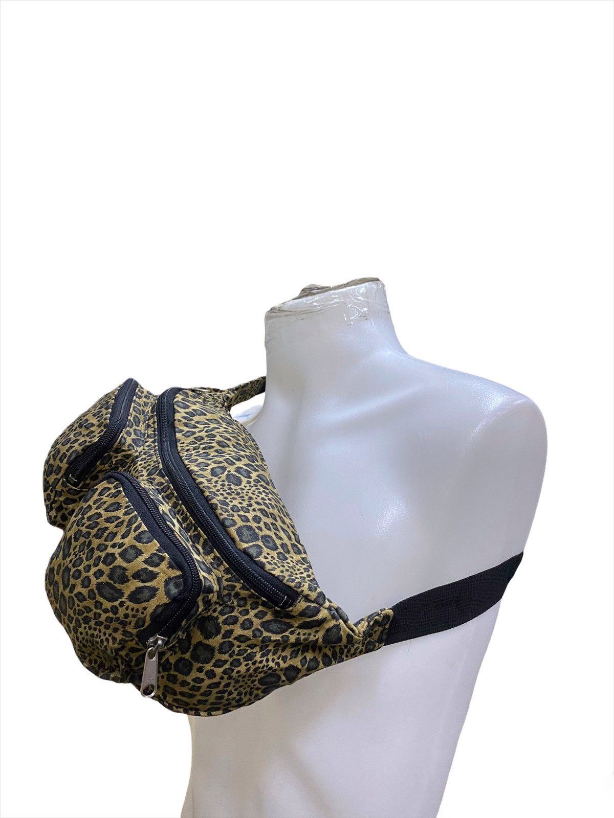 Designer × Japanese Brand Rare crossbody bag leopard nice design Size ONE SIZE - 2 Thumbnail