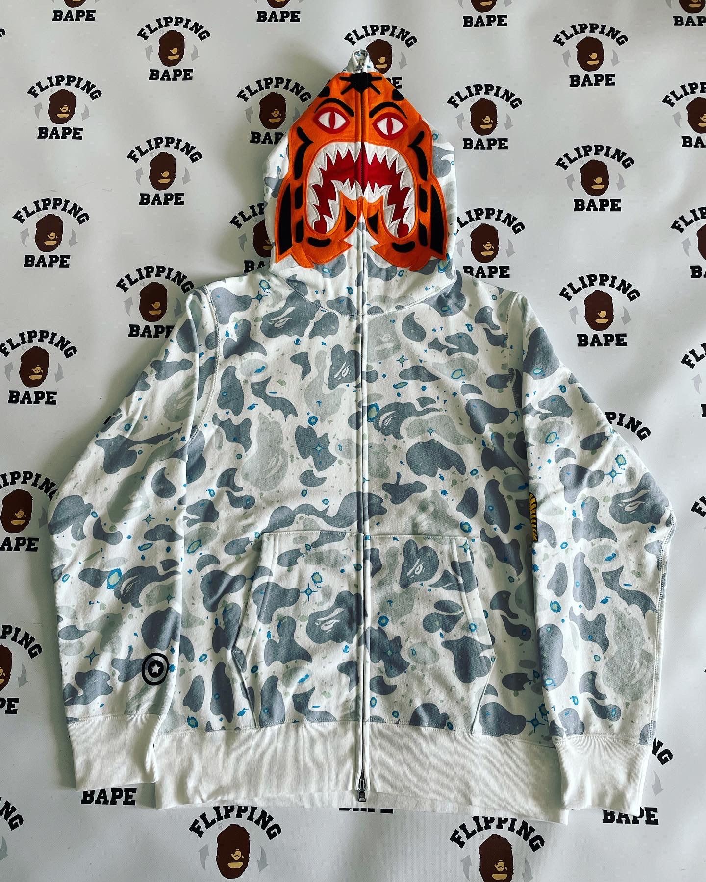 Bape space best sale camo hoodie white