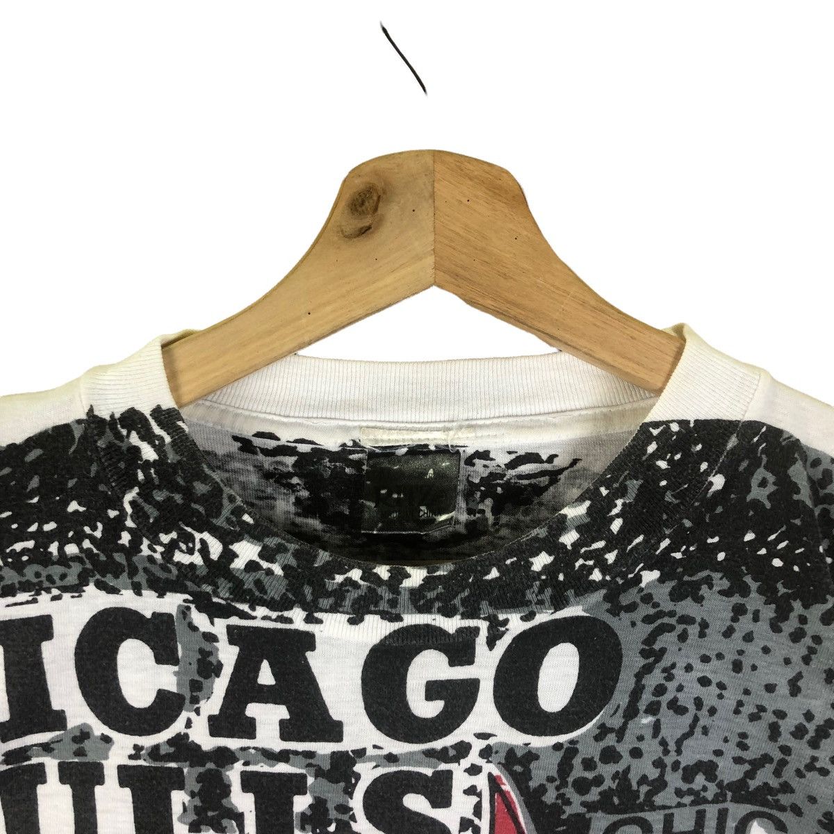 NBA × Vintage Vintage Chicago Bulls Nba Full Print Big logo Magic Johnson Size US L / EU 52-54 / 3 - 6 Thumbnail