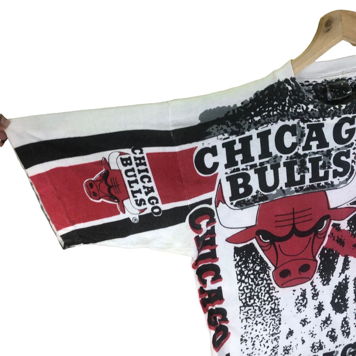 NBA × Vintage Vintage Chicago Bulls Nba Full Print Big logo Magic Johnson Size US L / EU 52-54 / 3 - 5 Thumbnail
