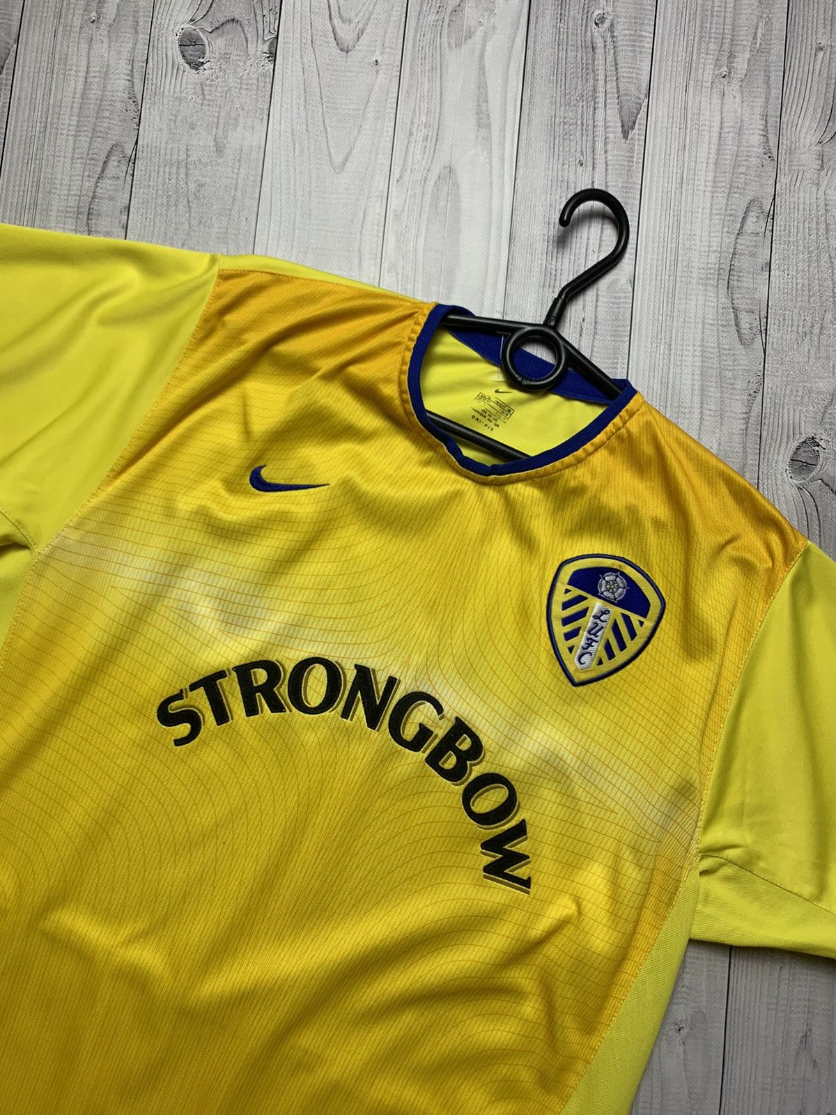 Nike × Vintage Vintage soccer jersey Nike Leeds United size XL Size US XL / EU 56 / 4 - 2 Thumbnail