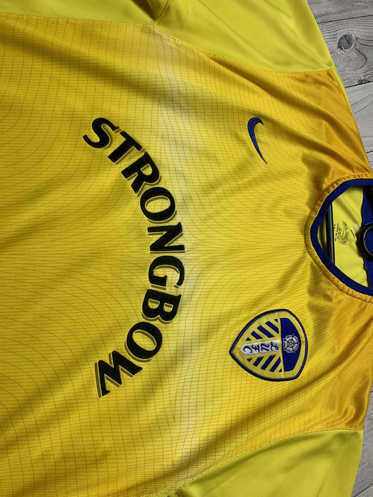 Nike × Vintage Vintage soccer jersey Nike Leeds United size XL Size US XL / EU 56 / 4 - 4 Thumbnail