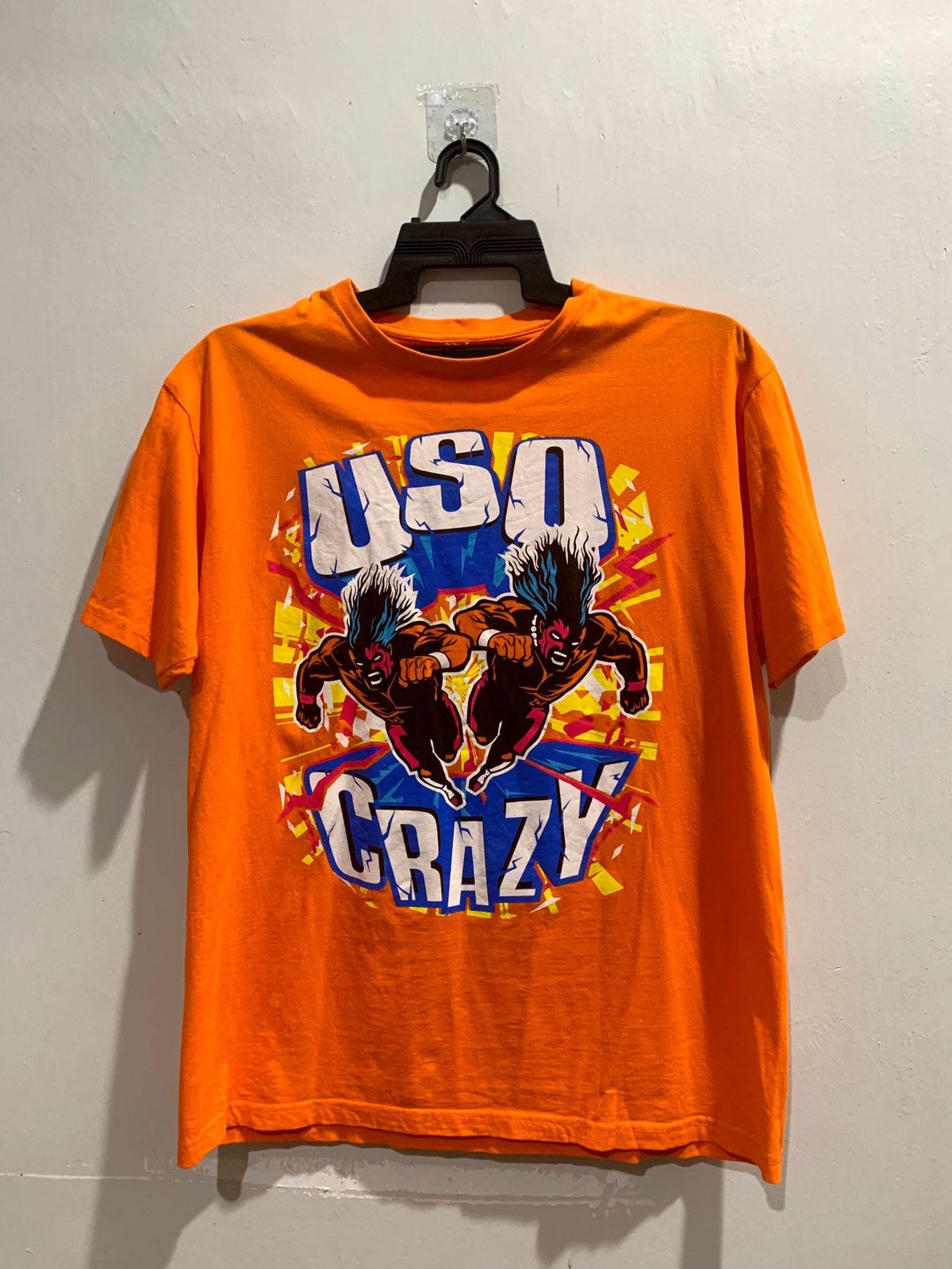 WWE USO CRAZY Short Tee Size XL Fit M