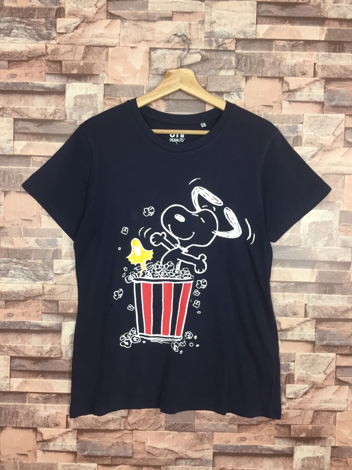 Peanuts Peanuts Uniqlo Snoopy Big Logo XL Fit To M Size US XL / EU 56 / 4 - 1 Thumbnail