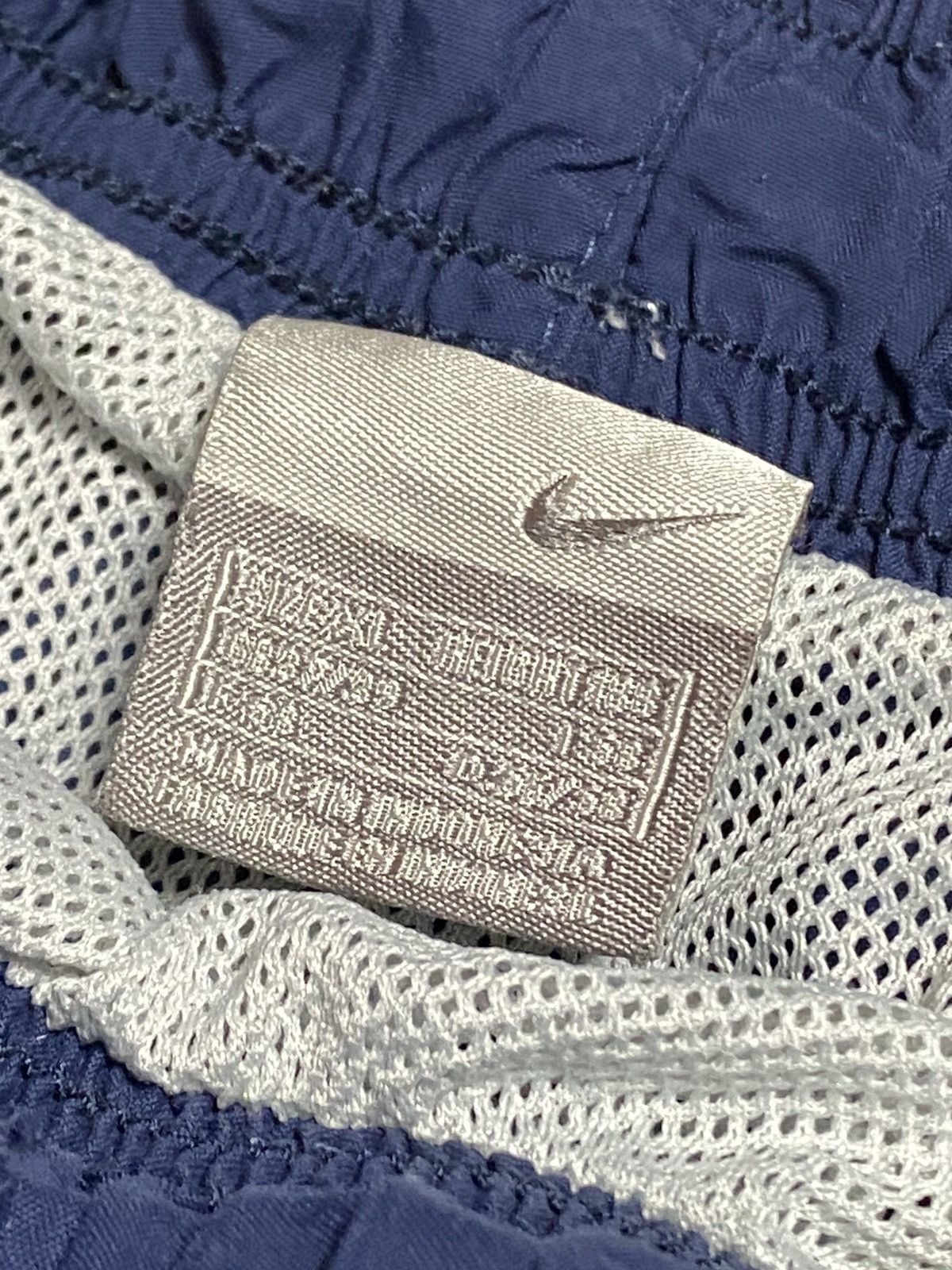 Nike Nike vintage shorts stripes small embroidered swoosh Size US 37 - 5 Thumbnail