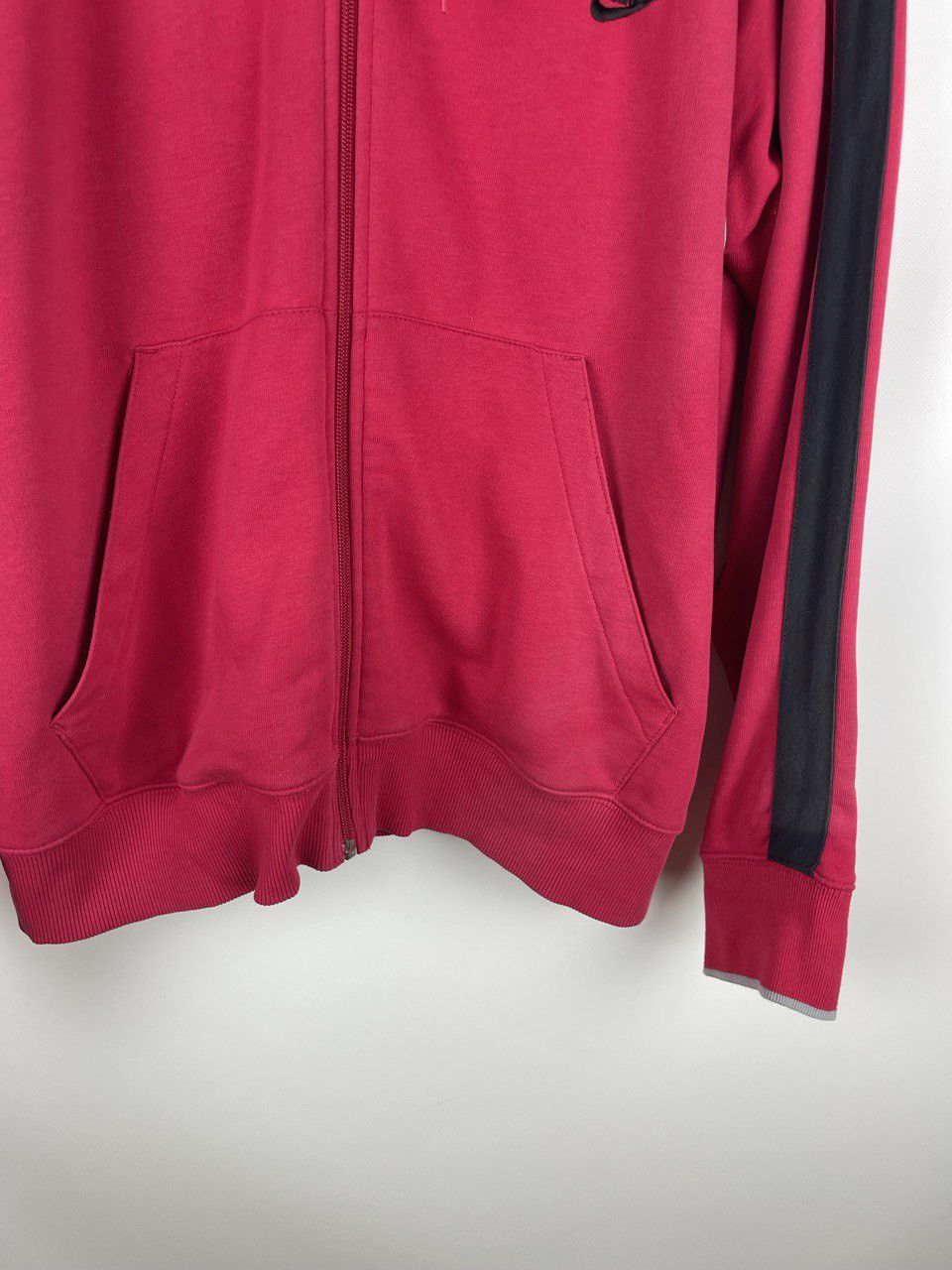 Nike Nike vintage y2k red black hoodie logo swoosh jacket Size US L / EU 52-54 / 3 - 7 Thumbnail