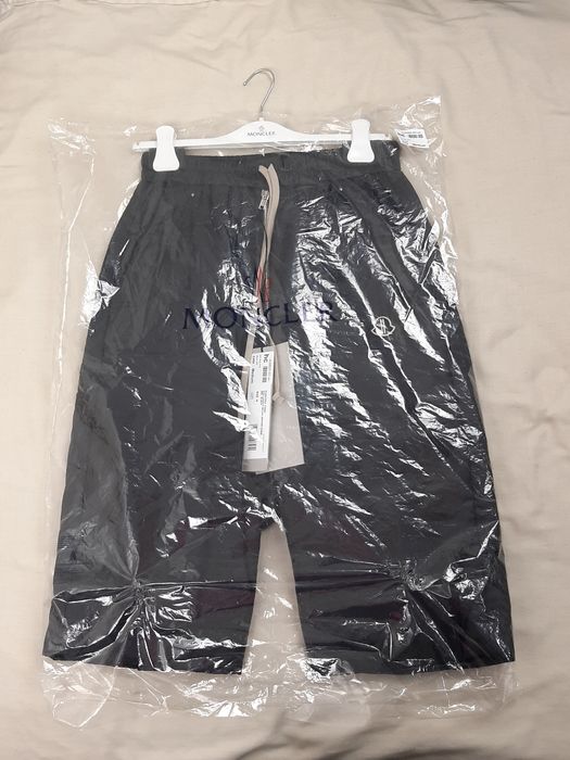 Rick Owens Moncler x Rick Owens Bela Pod Down Shorts Black Unisex