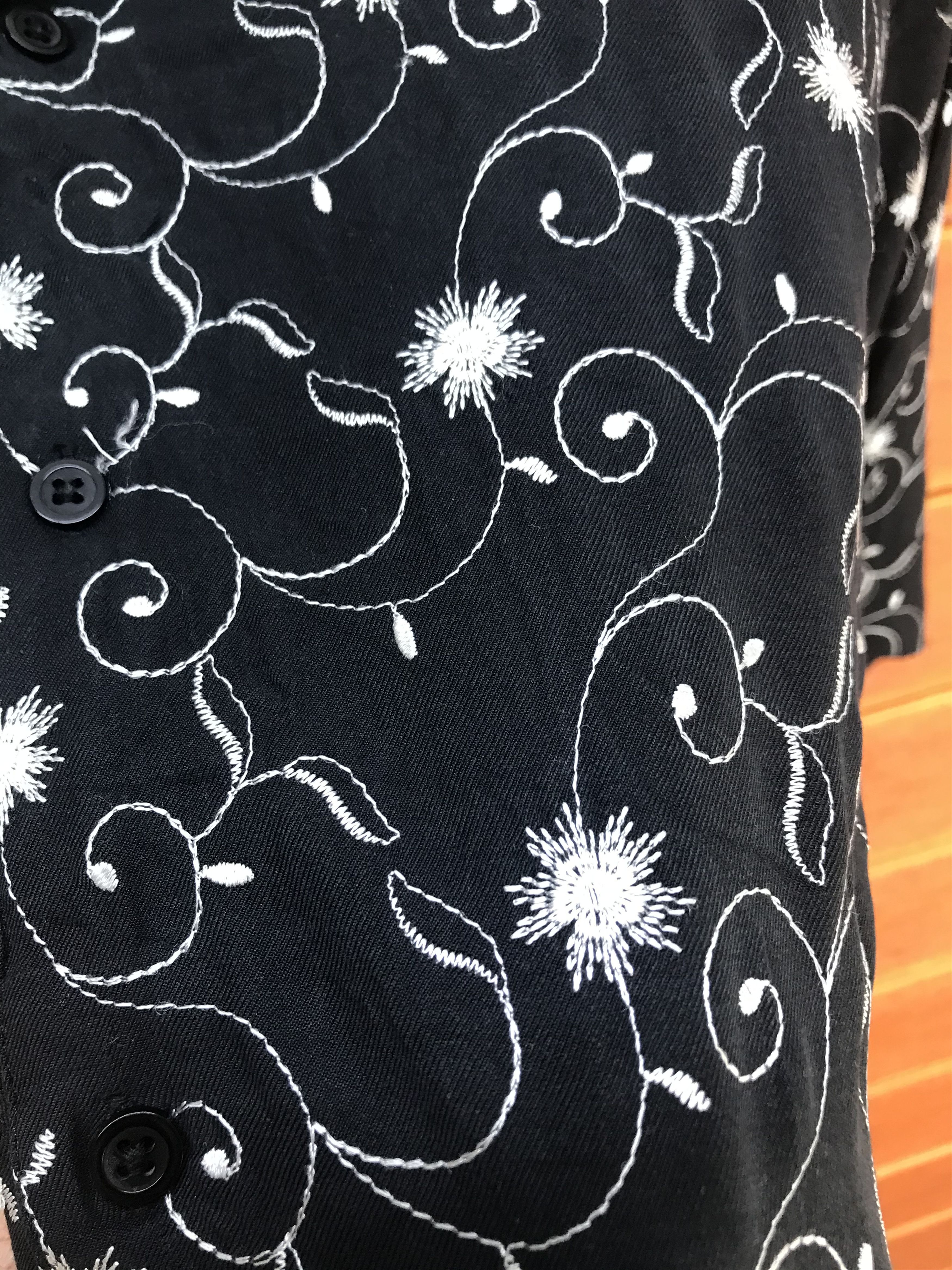 Vintage Vintage Bobby Chan Flowers Embroidered Hawaiian Shirt Size US L / EU 52-54 / 3 - 7 Thumbnail