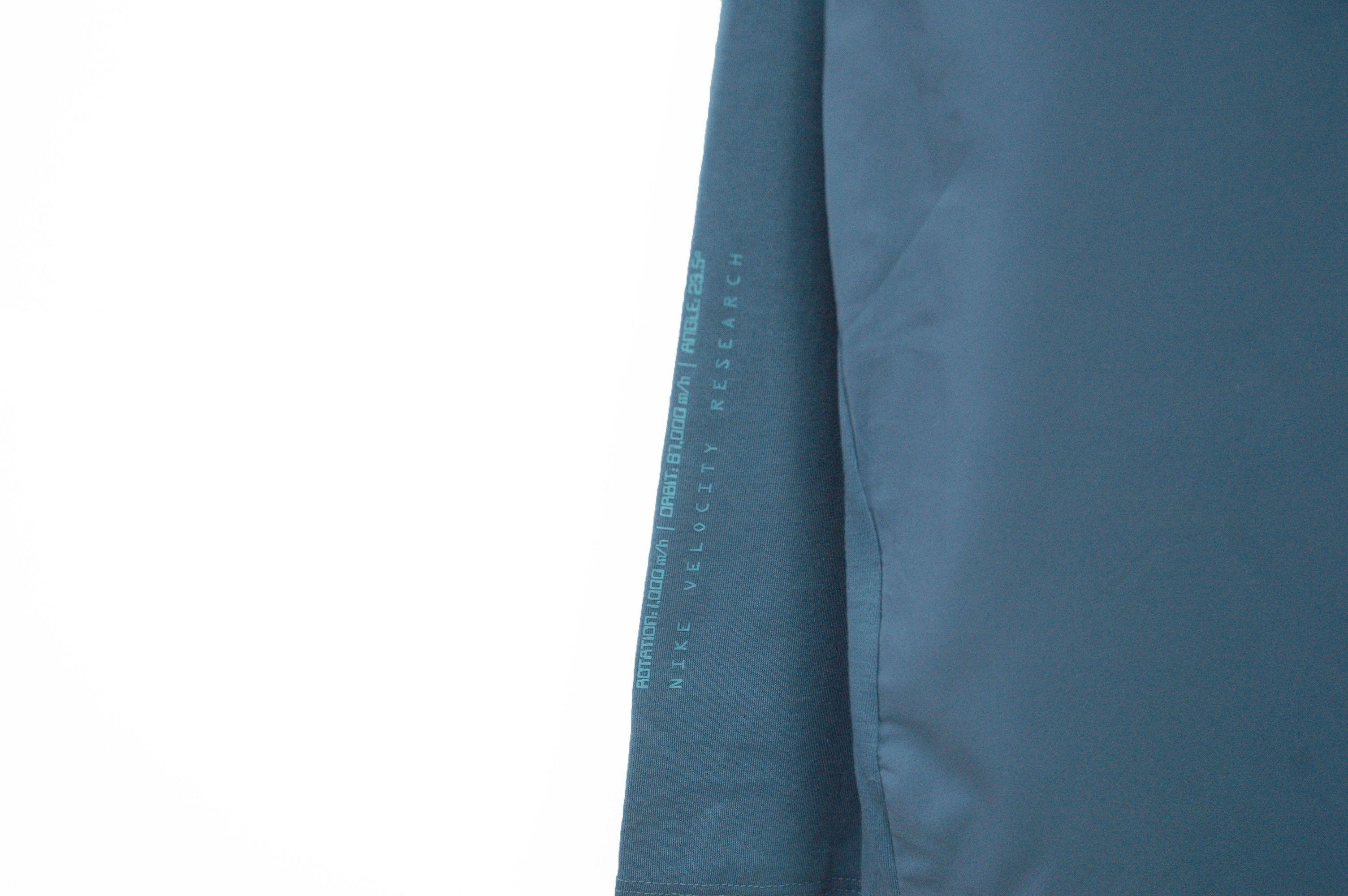 Nike Nike Dri-Fit Running Rise 365 Top LS Hybrid Reflective Logo Size US L / EU 52-54 / 3 - 9 Thumbnail