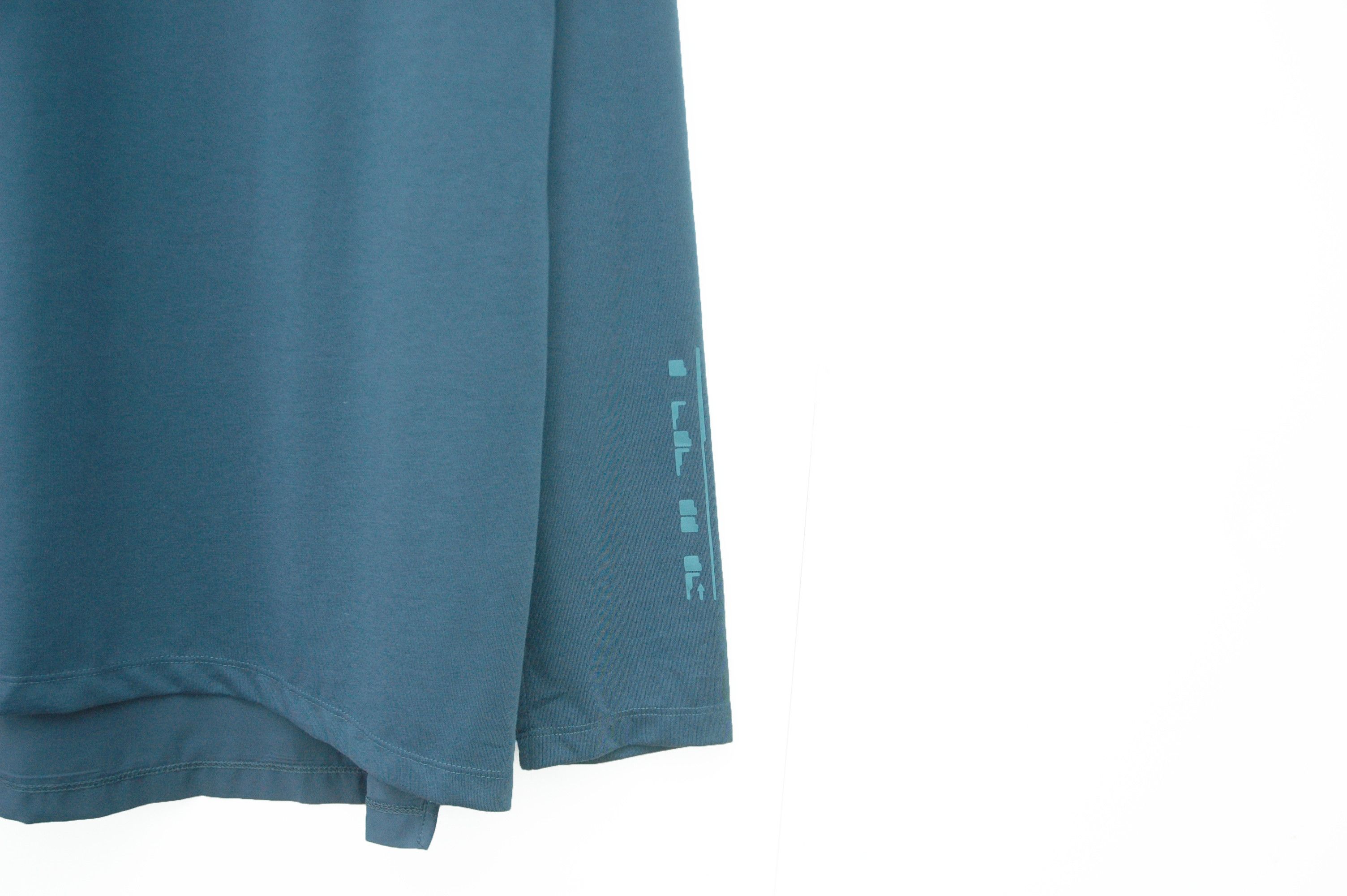 Nike Nike Dri-Fit Running Rise 365 Top LS Hybrid Reflective Logo Size US L / EU 52-54 / 3 - 8 Thumbnail