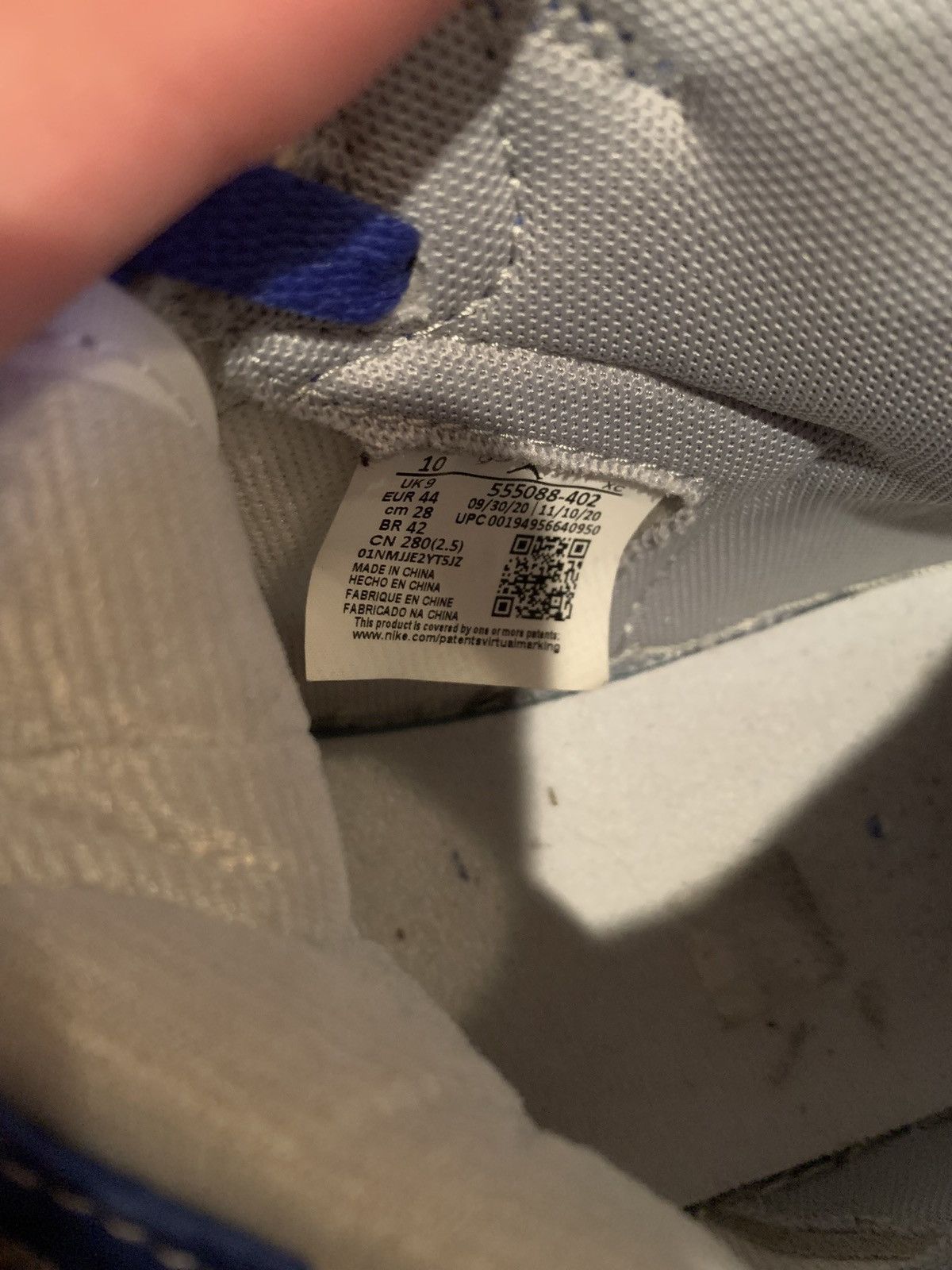 Nike Air Jordan 1 Hyper Royal *FINAL DROP* Size US 10 / EU 43 - 8 Thumbnail