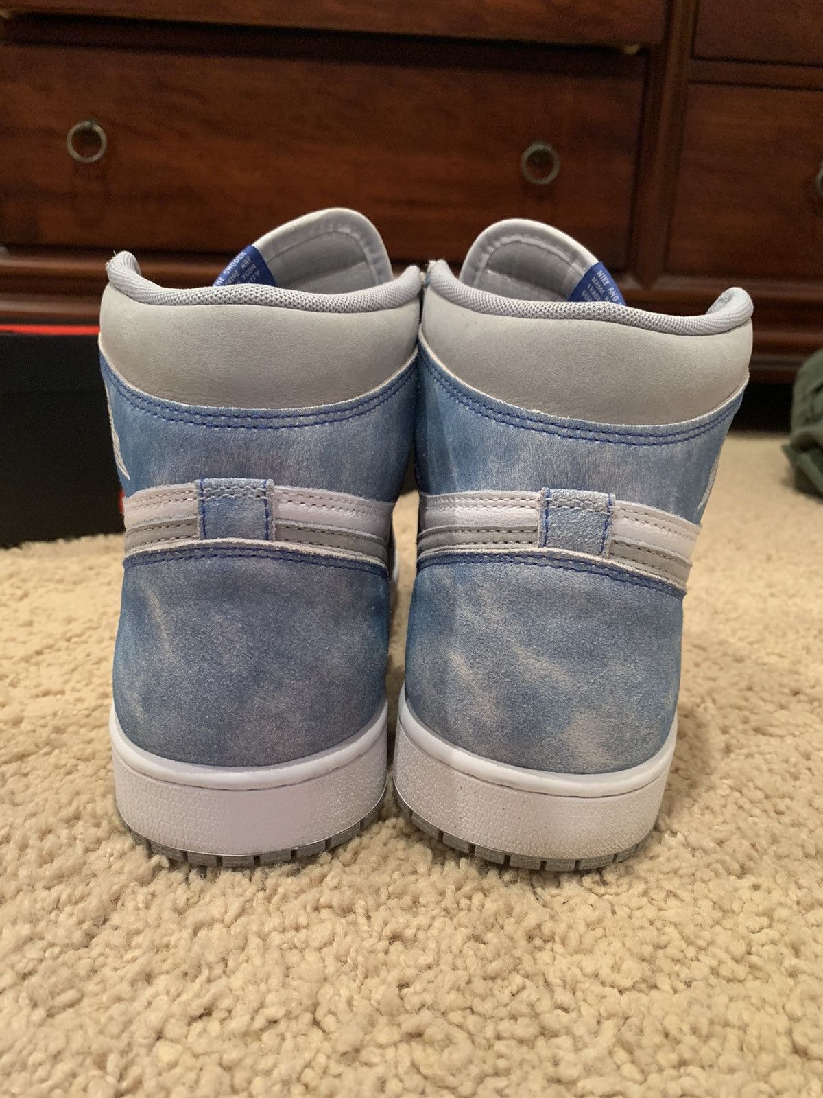 Nike Air Jordan 1 Hyper Royal *FINAL DROP* Size US 10 / EU 43 - 2 Thumbnail