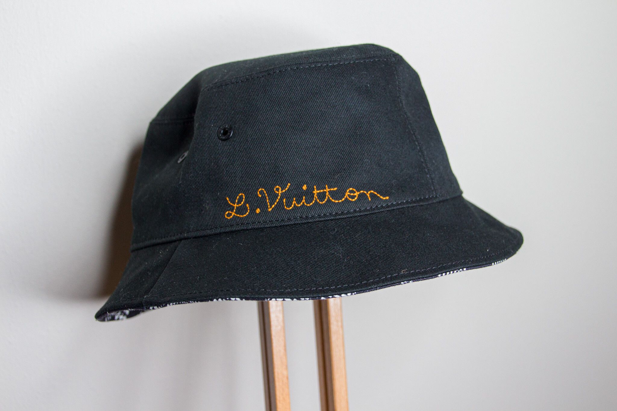 LOUIS VUITTON M77623 Bucket Hat Shapka LV Graphical Reversible L