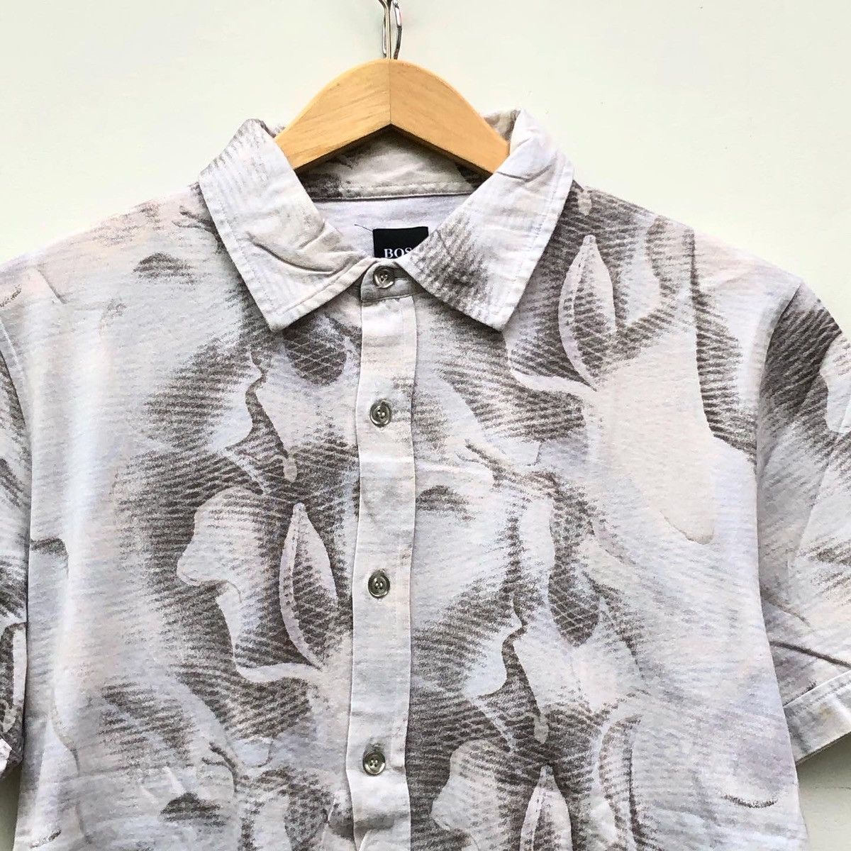 Hugo Boss HUGO BOSS BUTTON SHIRT MADE IN ITALY Size US M / EU 48-50 / 2 - 3 Thumbnail