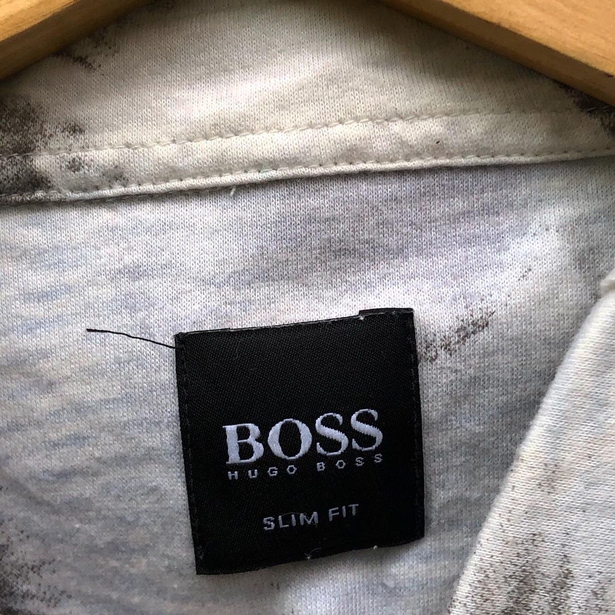 Hugo Boss HUGO BOSS BUTTON SHIRT MADE IN ITALY Size US M / EU 48-50 / 2 - 4 Thumbnail