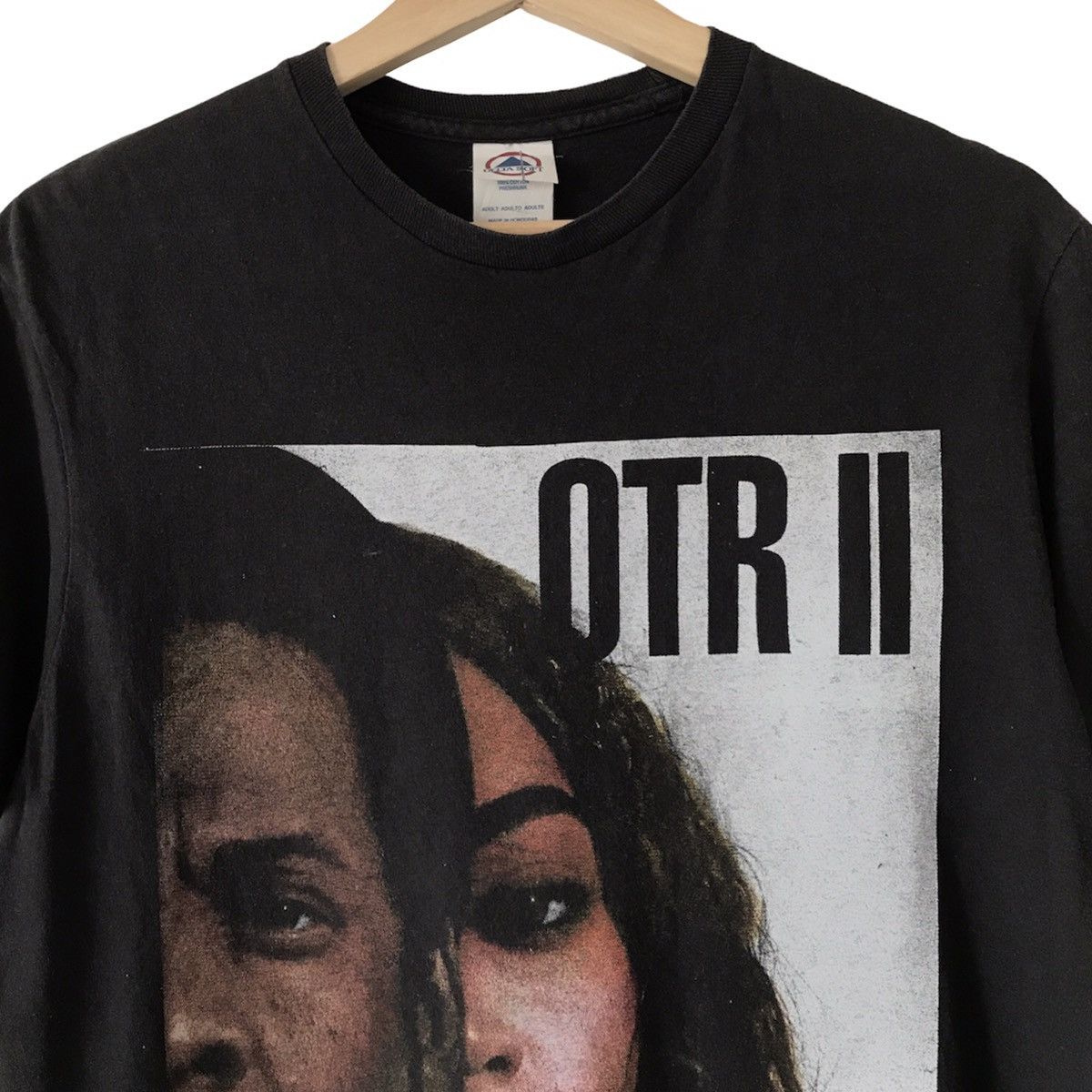 Beyonce × Delta × Jay-Z Authentic 2018 Beyonce & Jay-Z On The Run 2 World Tour Tee Size US M / EU 48-50 / 2 - 3 Thumbnail