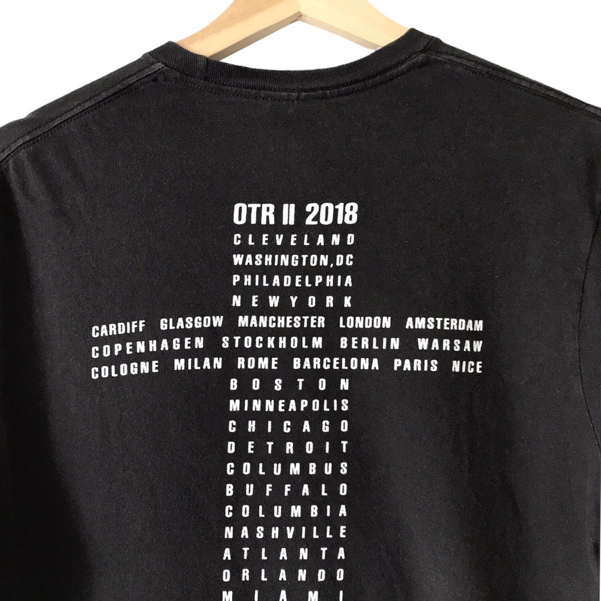 Beyonce × Delta × Jay-Z Authentic 2018 Beyonce & Jay-Z On The Run 2 World Tour Tee Size US M / EU 48-50 / 2 - 5 Thumbnail
