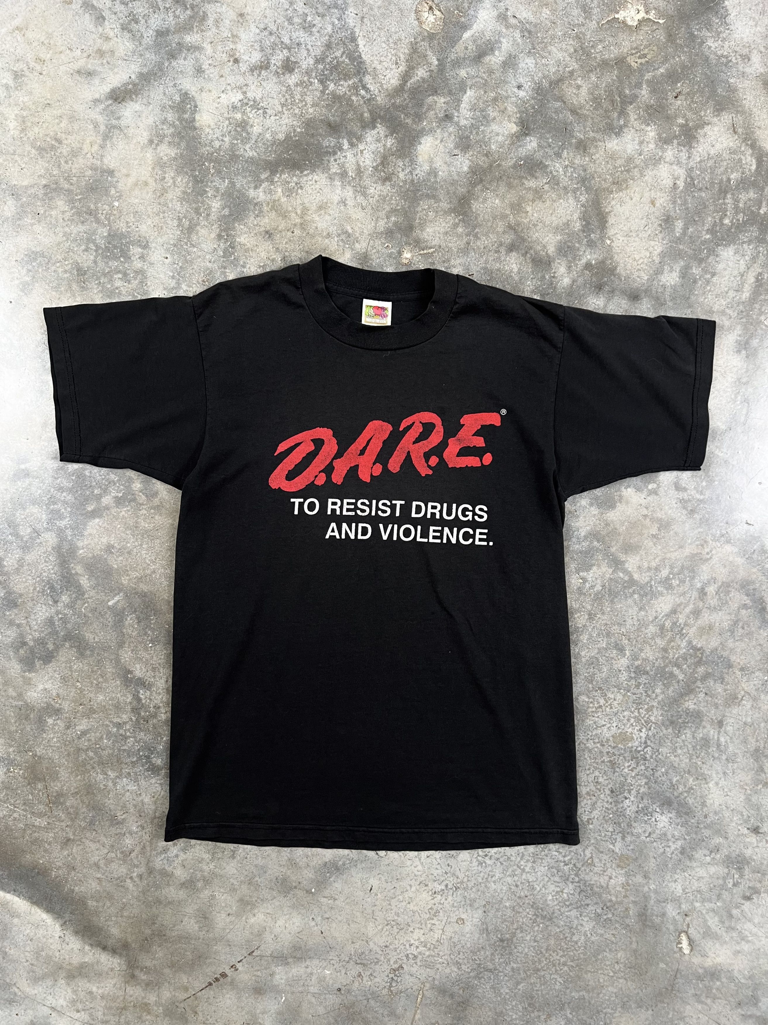 Vintage Vintage 90s D.A.R.E Resist Drugs and Violence Tee Medium Size US M / EU 48-50 / 2 - 1 Thumbnail