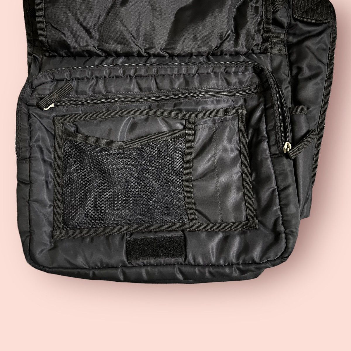 Jun Takahashi × Uniqlo Y2k UNIQLO TESSUTO BLACK CROSSBODY MESSENGER SLING BAG Size ONE SIZE - 6 Thumbnail