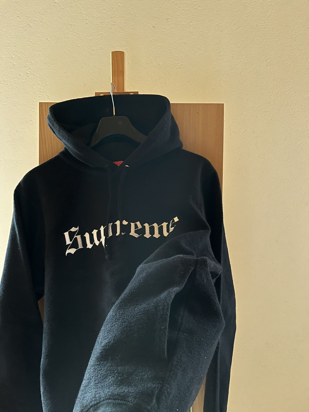 Supreme Black Supreme Hoodie with Large Logo on the Chest Size US M / EU 48-50 / 2 - 1 Thumbnail