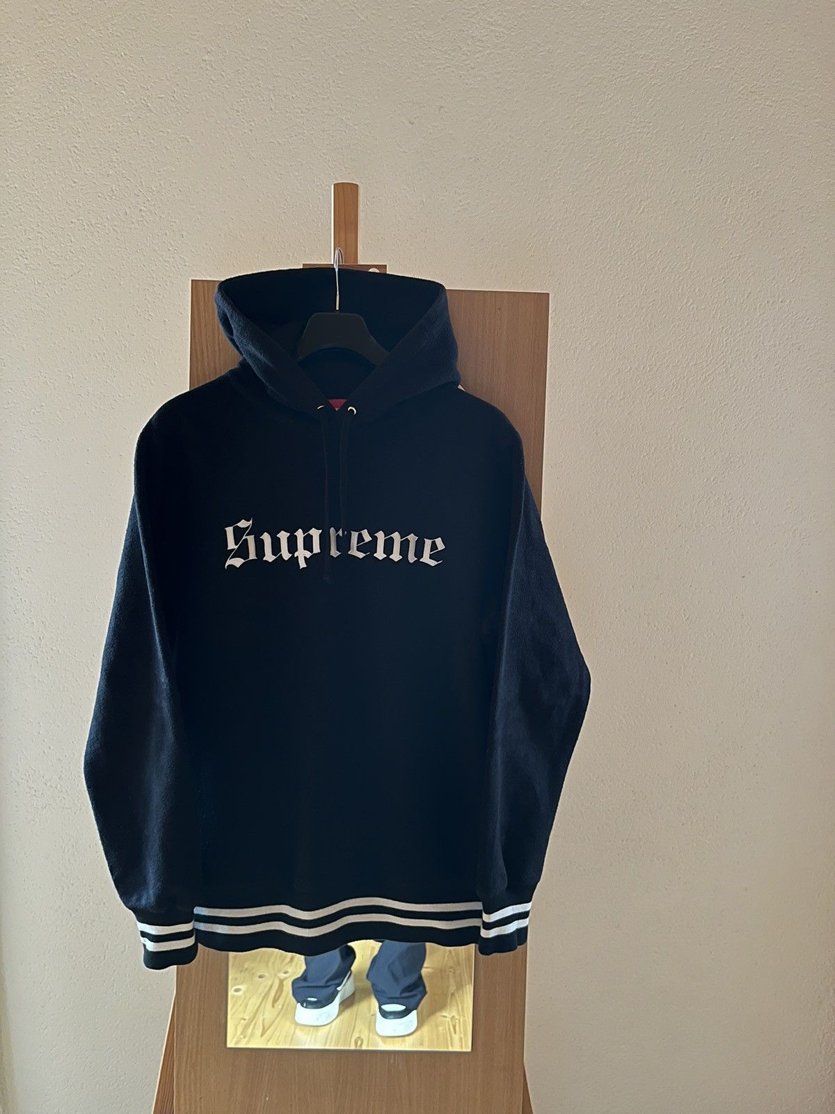 Supreme Black Supreme Hoodie with Large Logo on the Chest Size US M / EU 48-50 / 2 - 2 Thumbnail