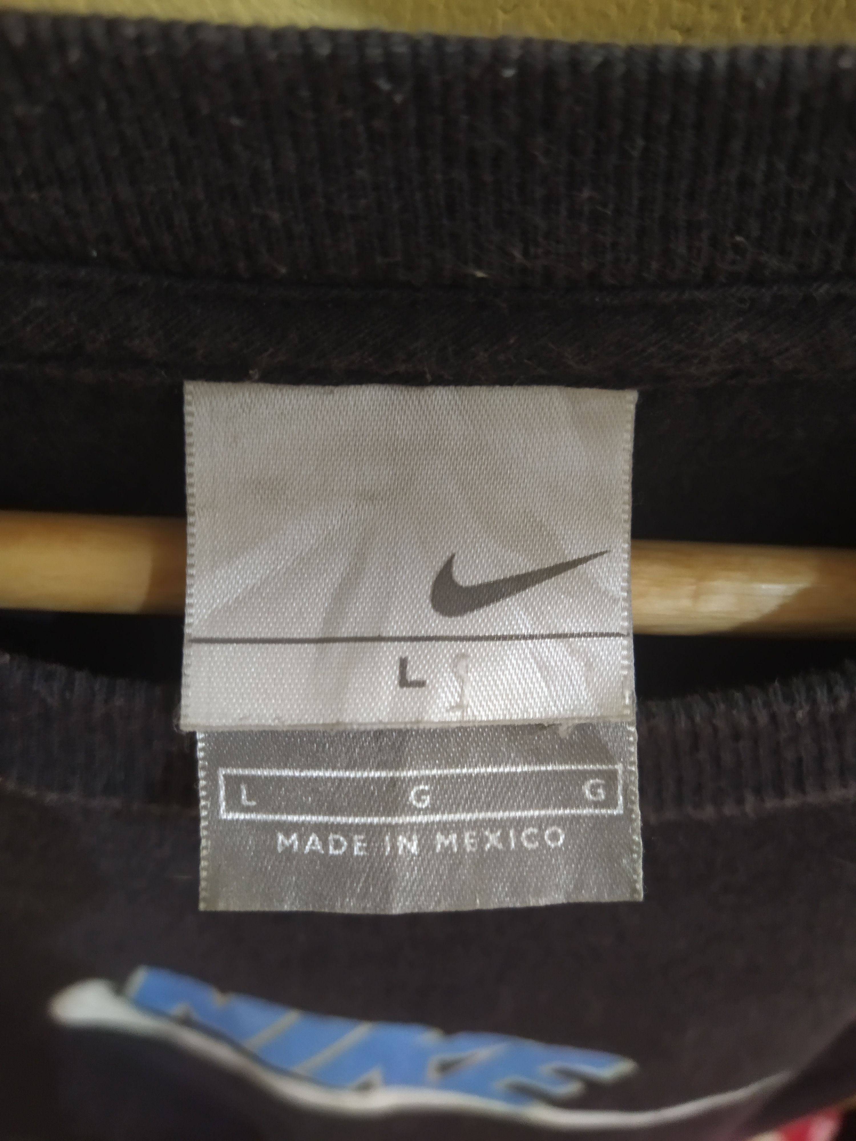 Nike Nike Classic Swoosh Logo T-Shirt Black/Navy Blue Size US XL / EU 56 / 4 - 4 Thumbnail