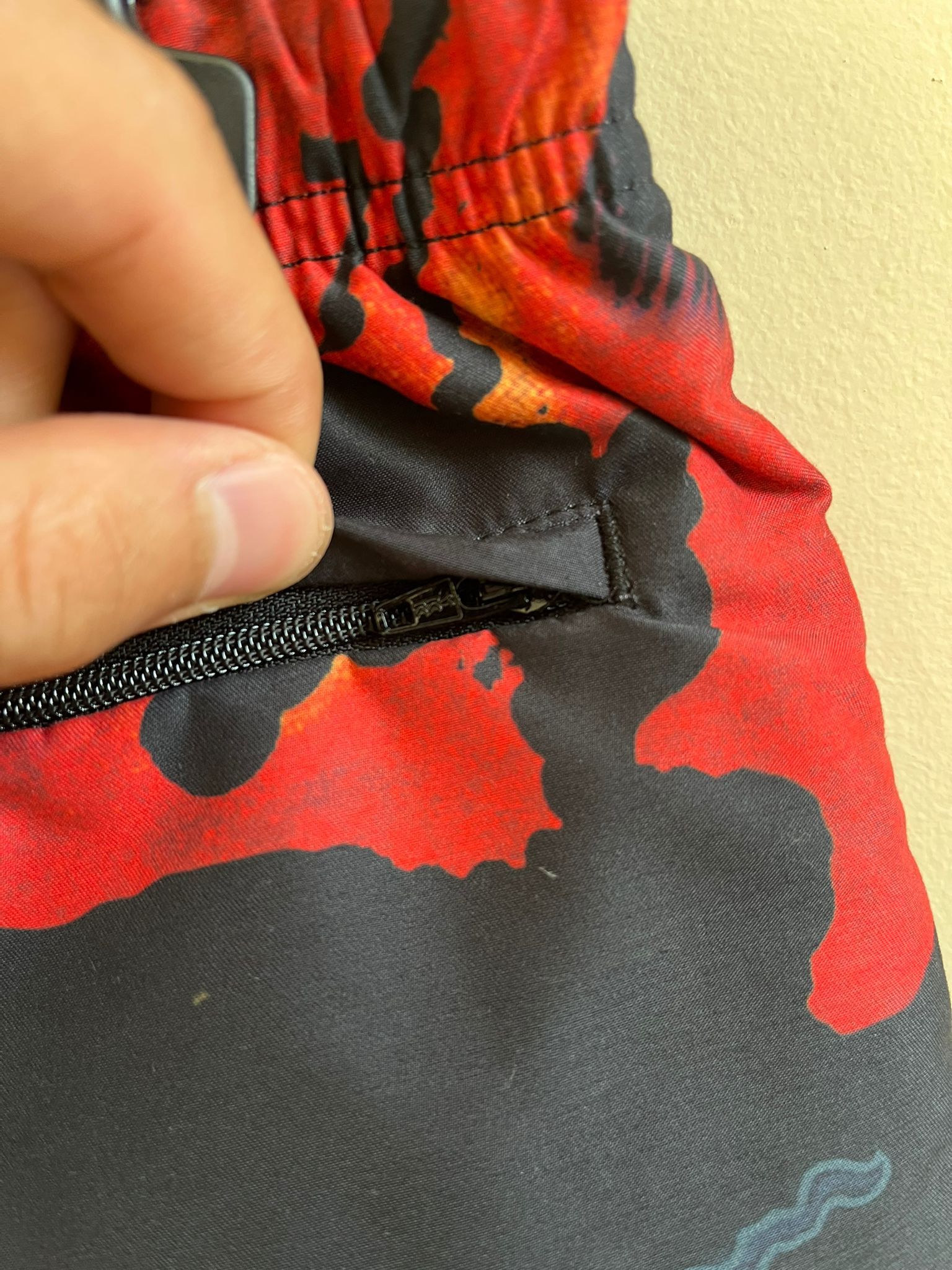 Givenchy Swimwear Short in Black/Red Size US 28 / EU 44 - 7 Thumbnail