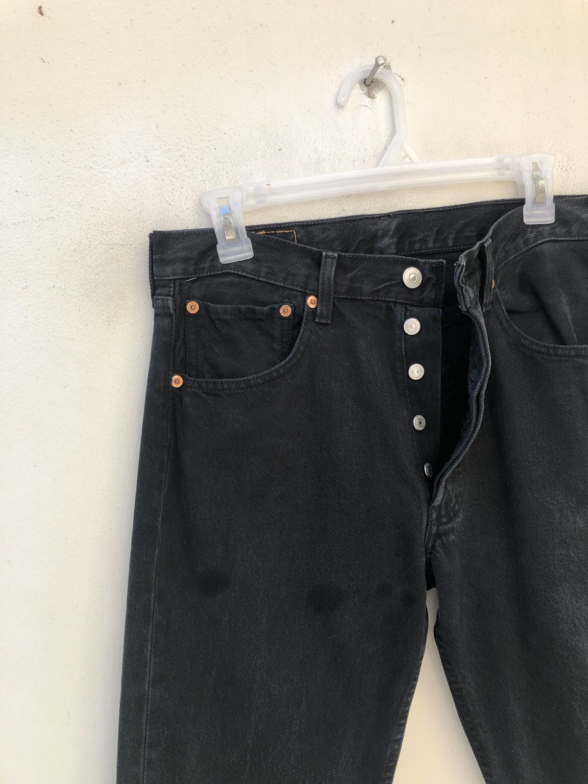 Levi's Vintage 2000 Levi’s 501 Jeans Faded Black Denim Size US 31 - 3 Thumbnail