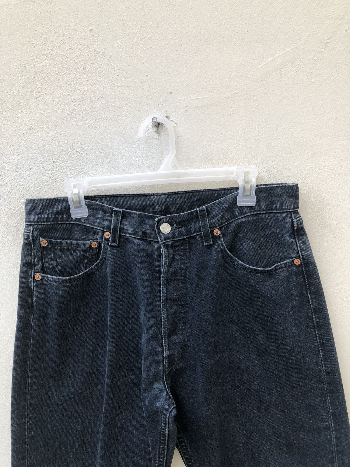Levi's Vintage 2002 Levi’s 501 Jeans Faded Blue Black Denim Size US 33 - 2 Thumbnail