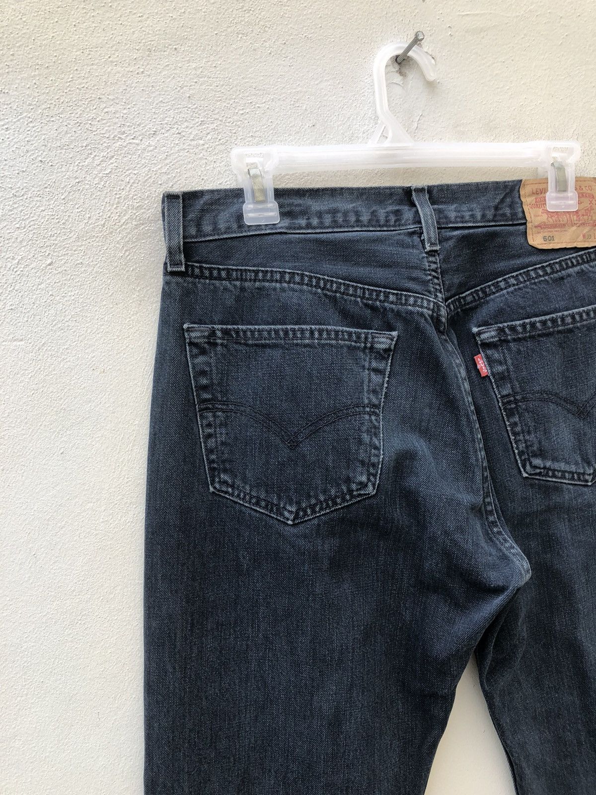 Levi's Vintage 2002 Levi’s 501 Jeans Faded Blue Black Denim Size US 33 - 11 Thumbnail