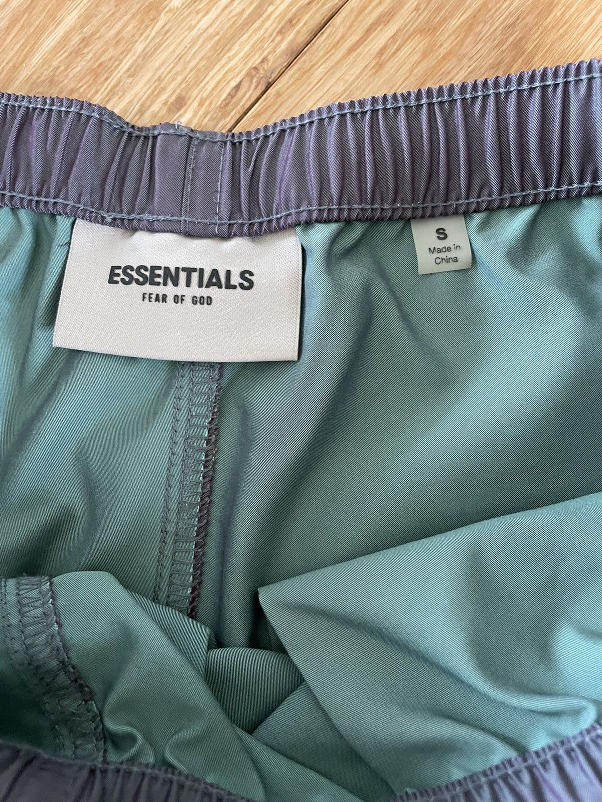 Fear of God Fear of God Essentials iridescent volley shorts Small Size US 30 / EU 46 - 2 Thumbnail