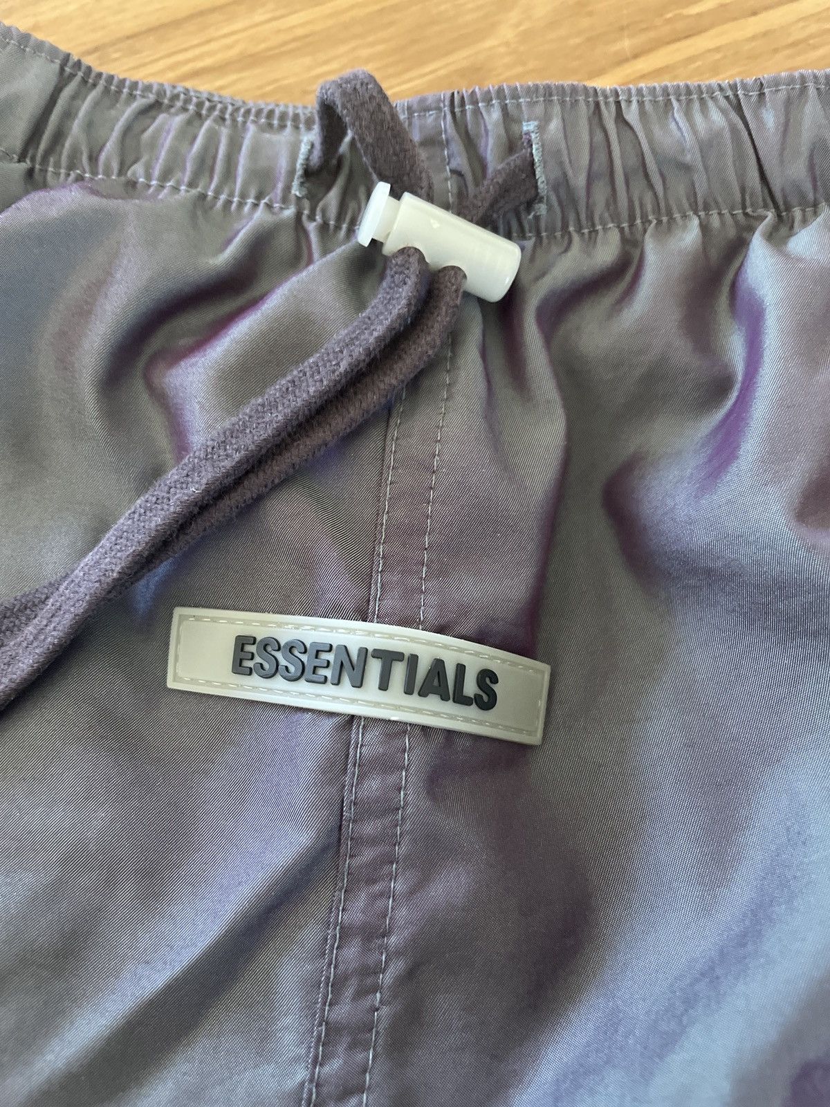 Fear of God Fear of God Essentials iridescent volley shorts Small Size US 30 / EU 46 - 4 Thumbnail